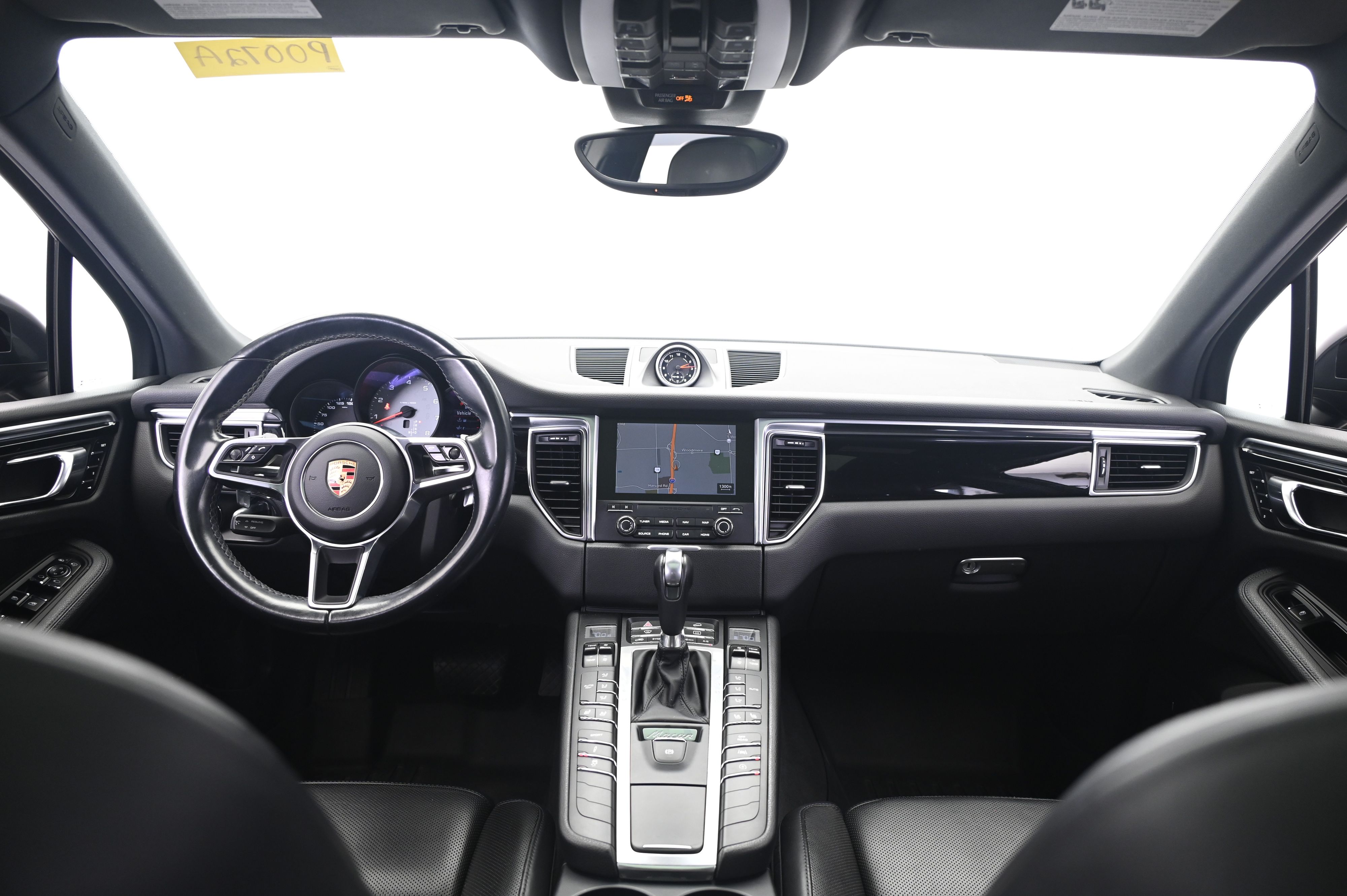 Thumbnail: 2017 Porsche Macan - 31