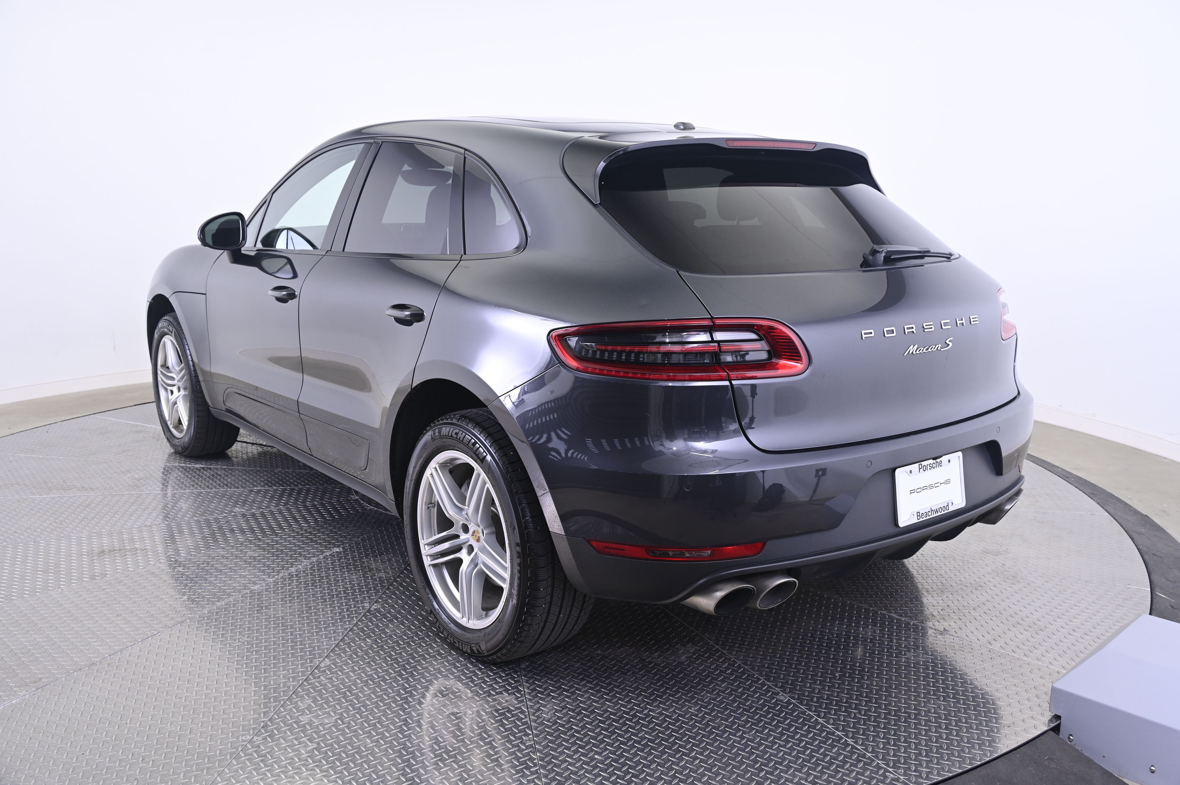 Thumbnail: 2017 Porsche Macan - 3