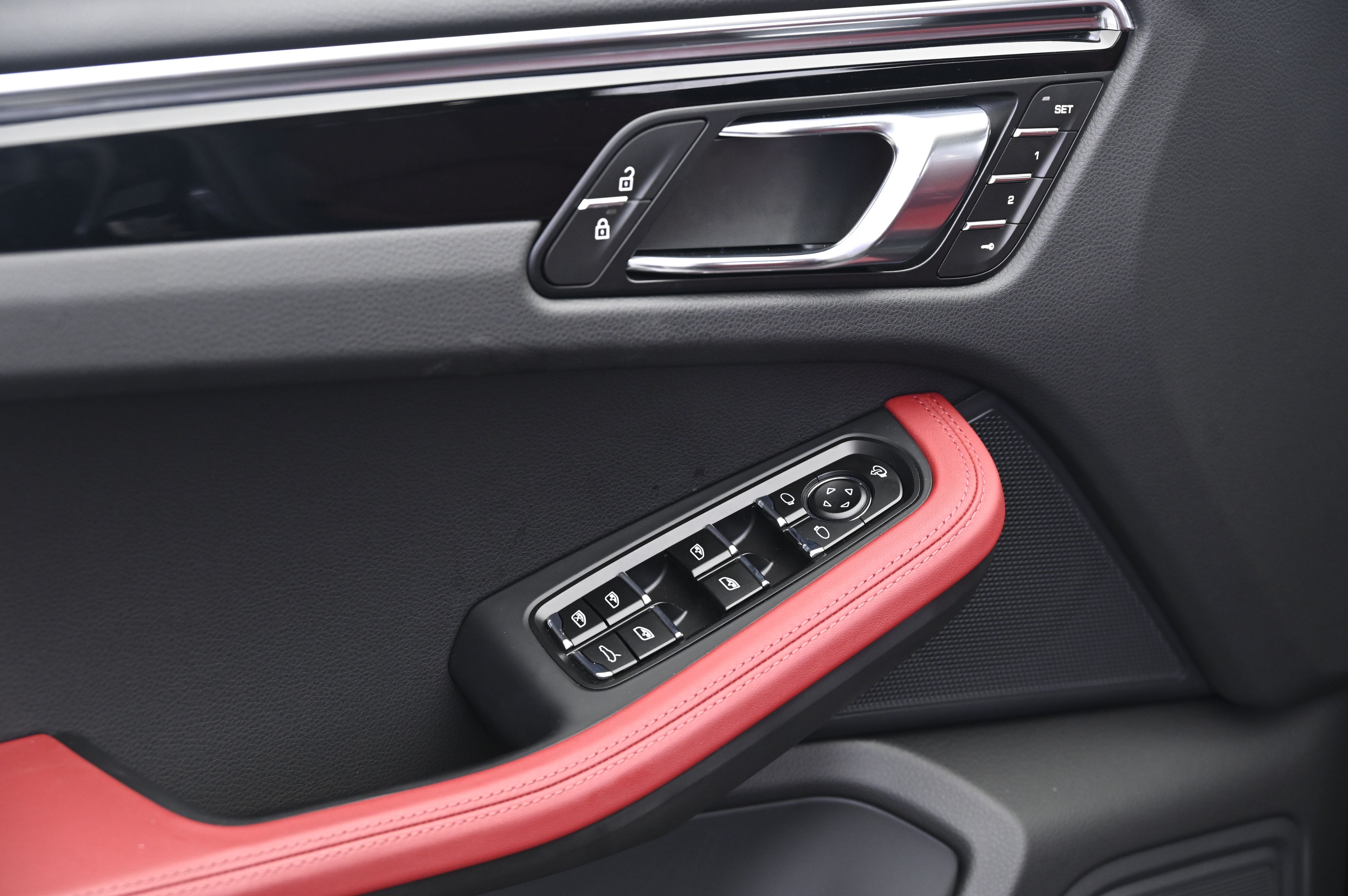 Thumbnail: 2025 Porsche Macan - 27