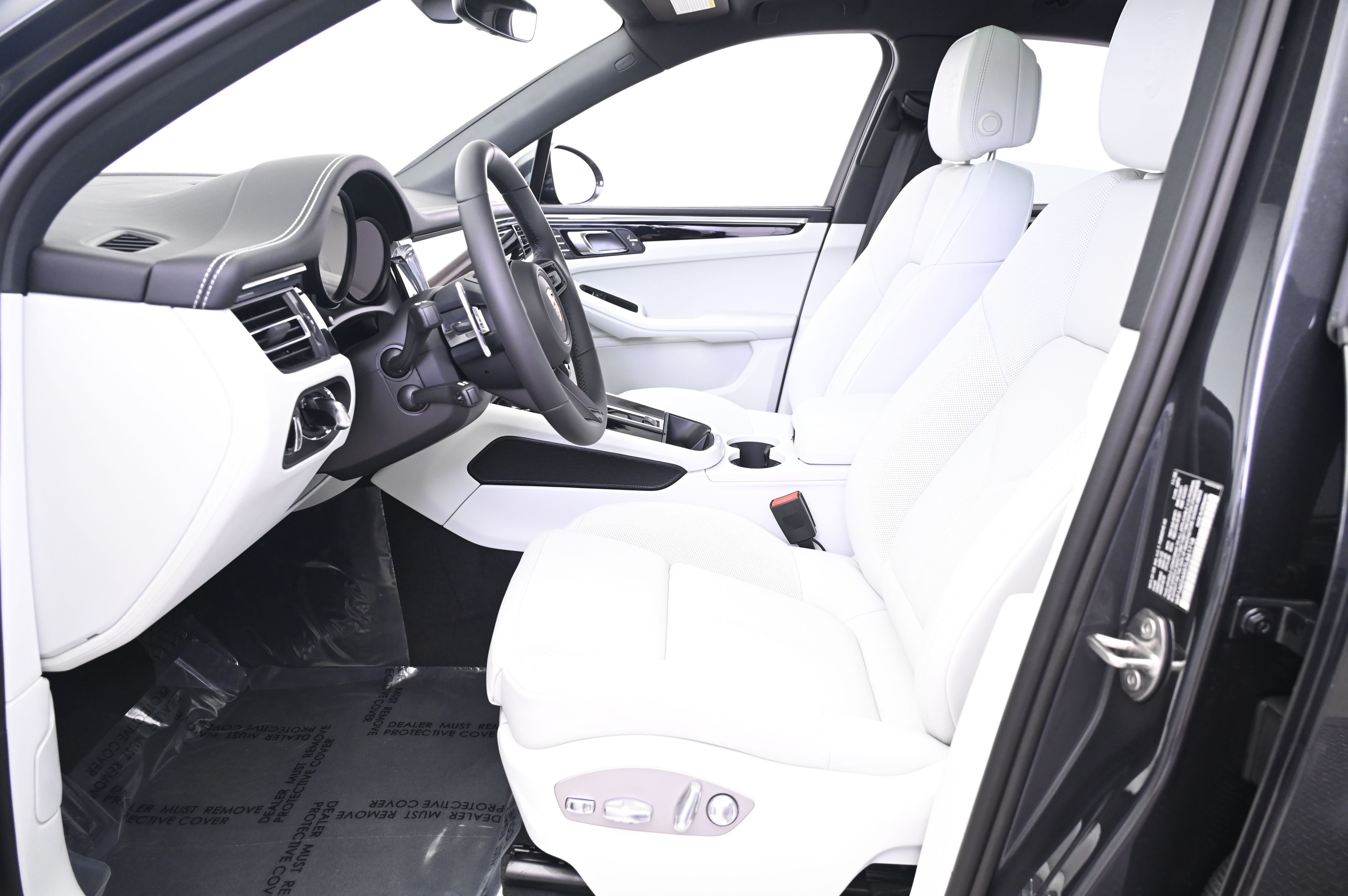 Thumbnail: 2026 Porsche Macan - 29