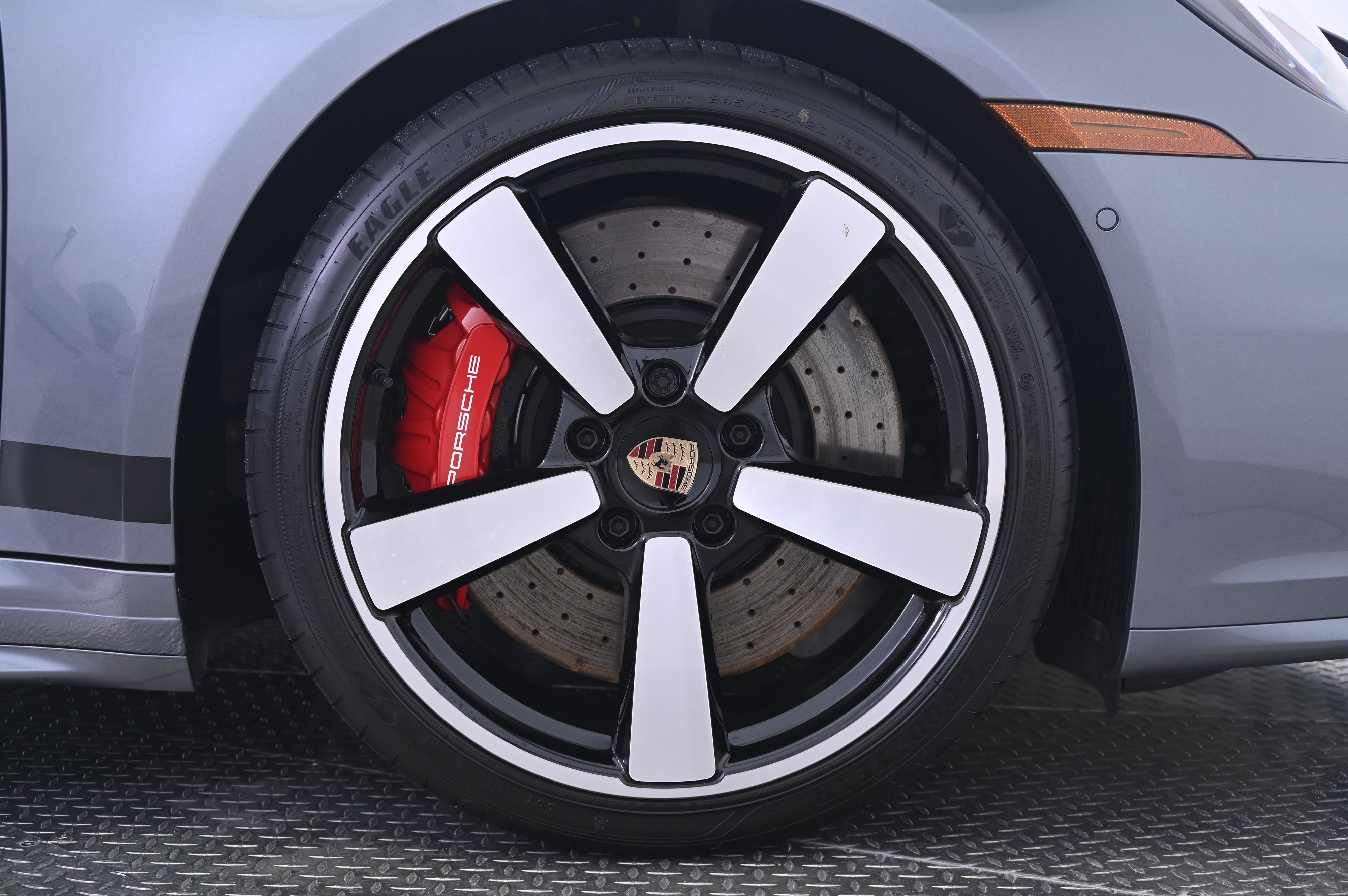Thumbnail: 2026 Porsche 911 - 18