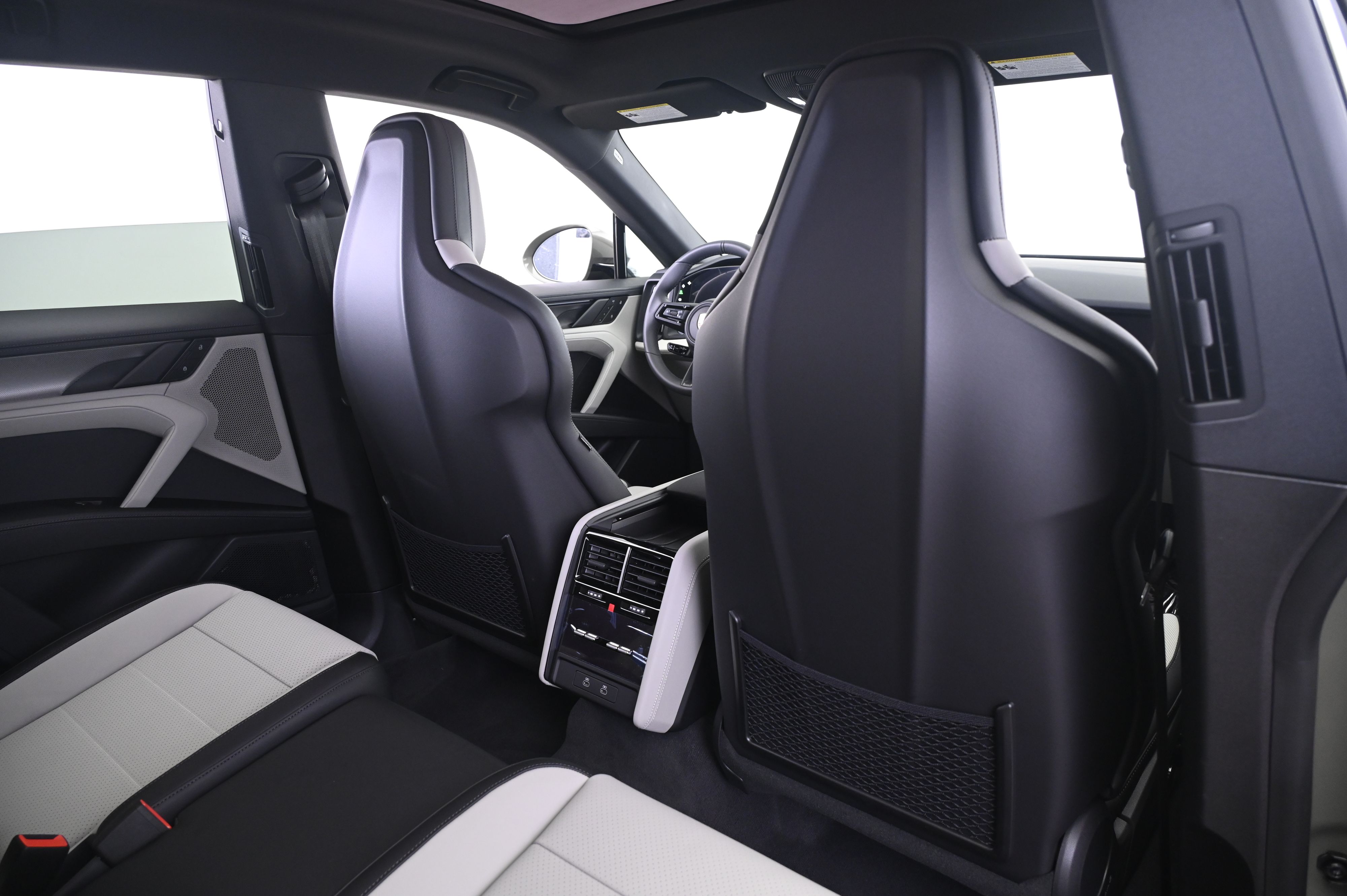 Thumbnail: 2026 Porsche Cayenne - 18