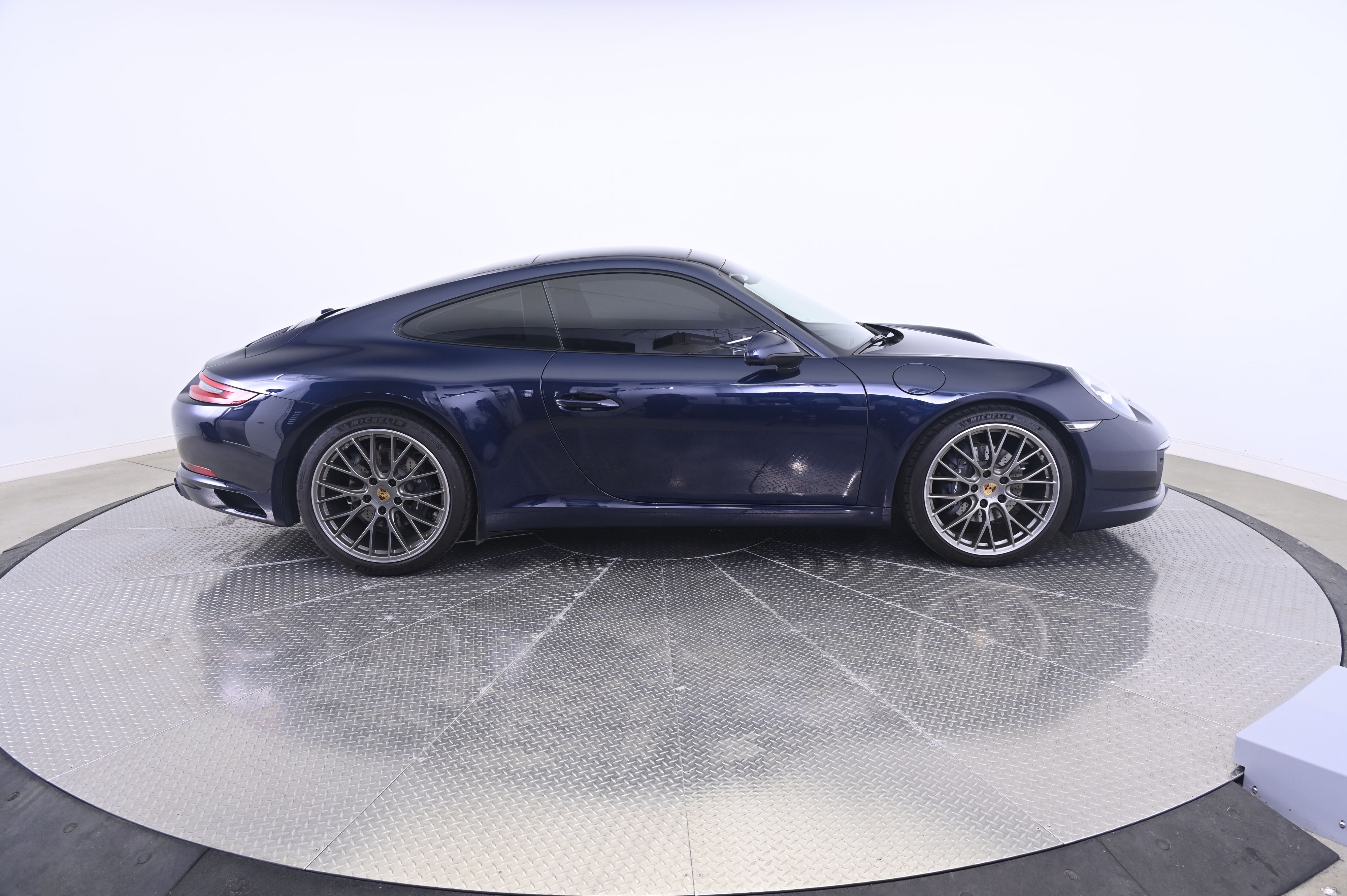 Thumbnail: 2019 Porsche 911 - 8