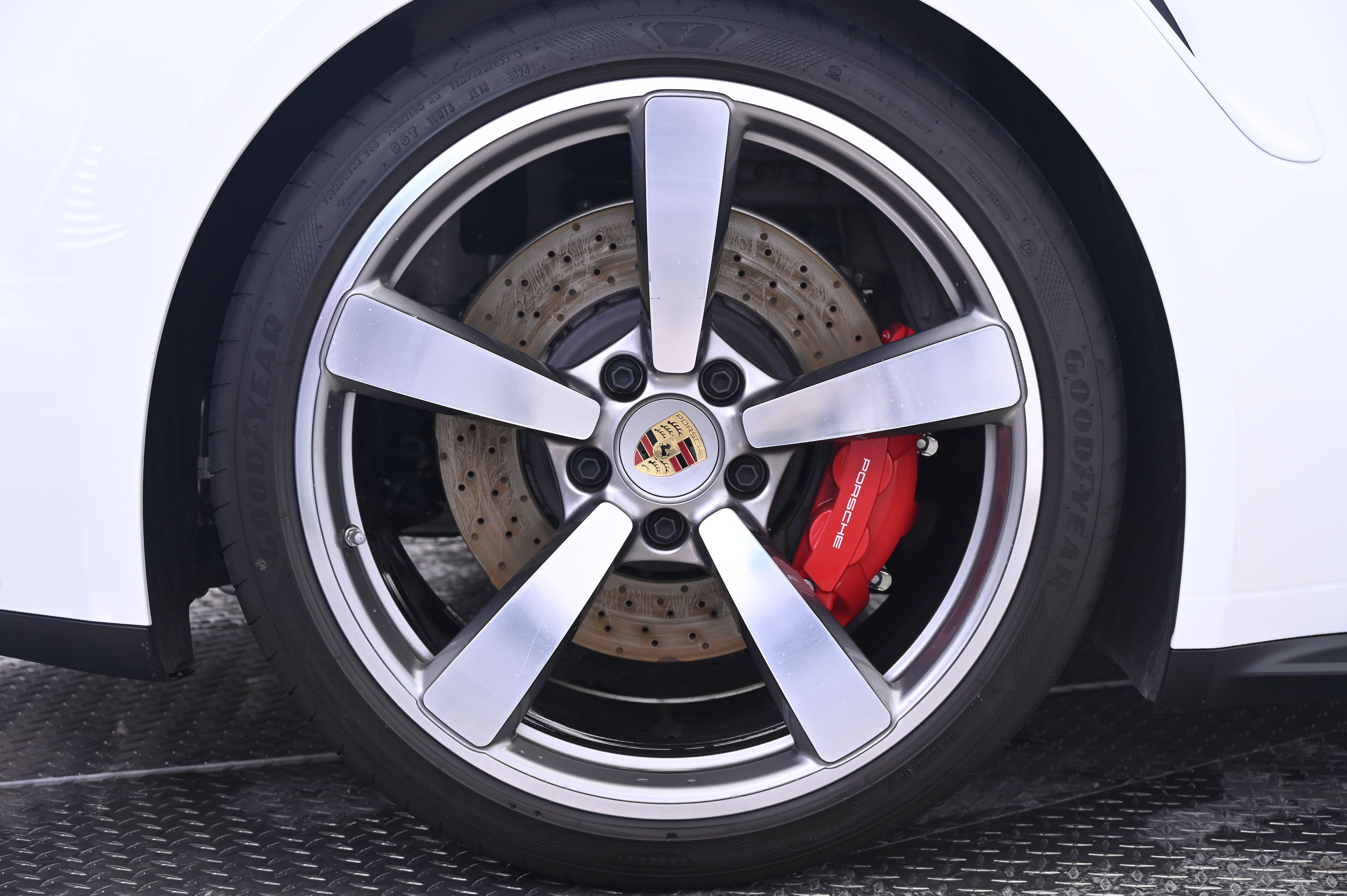 Thumbnail: 2024 Porsche 911 - 13