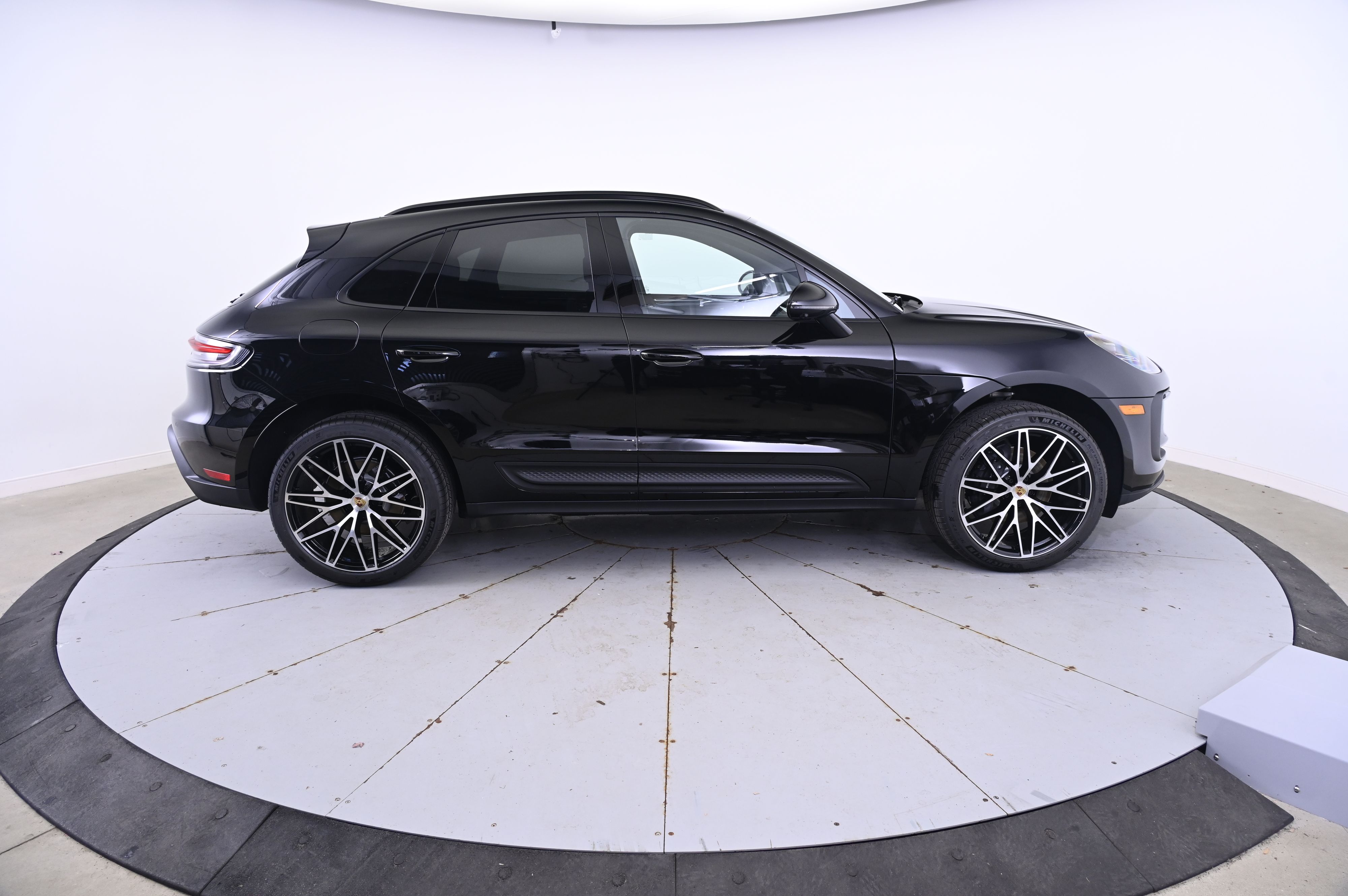 Thumbnail: 2026 Porsche Macan - 8