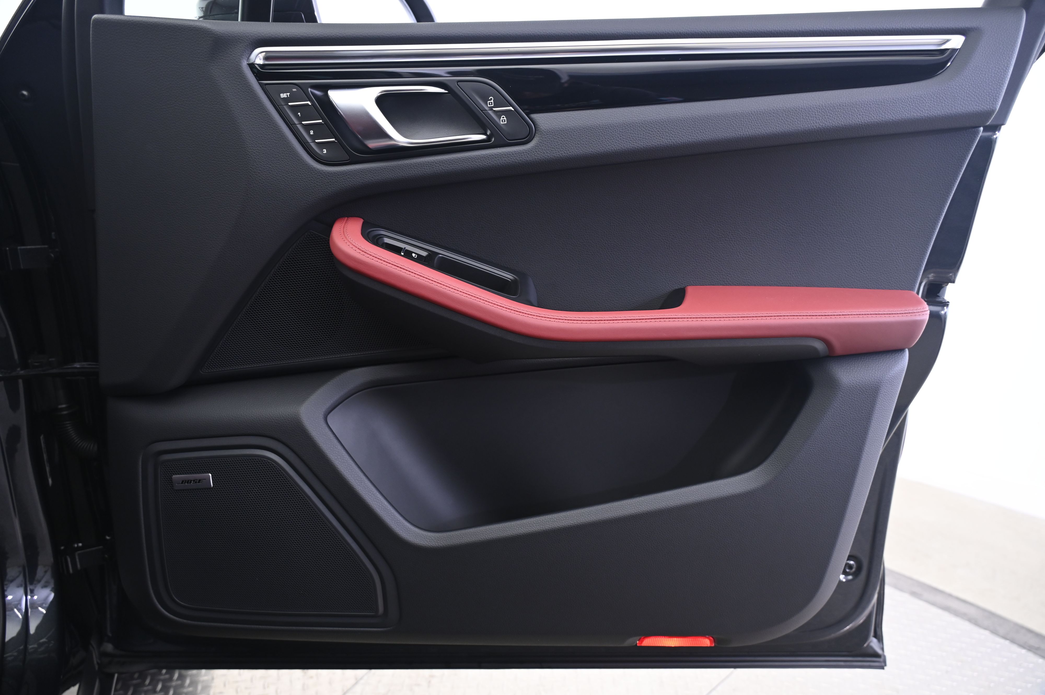 Thumbnail: 2026 Porsche Macan - 20