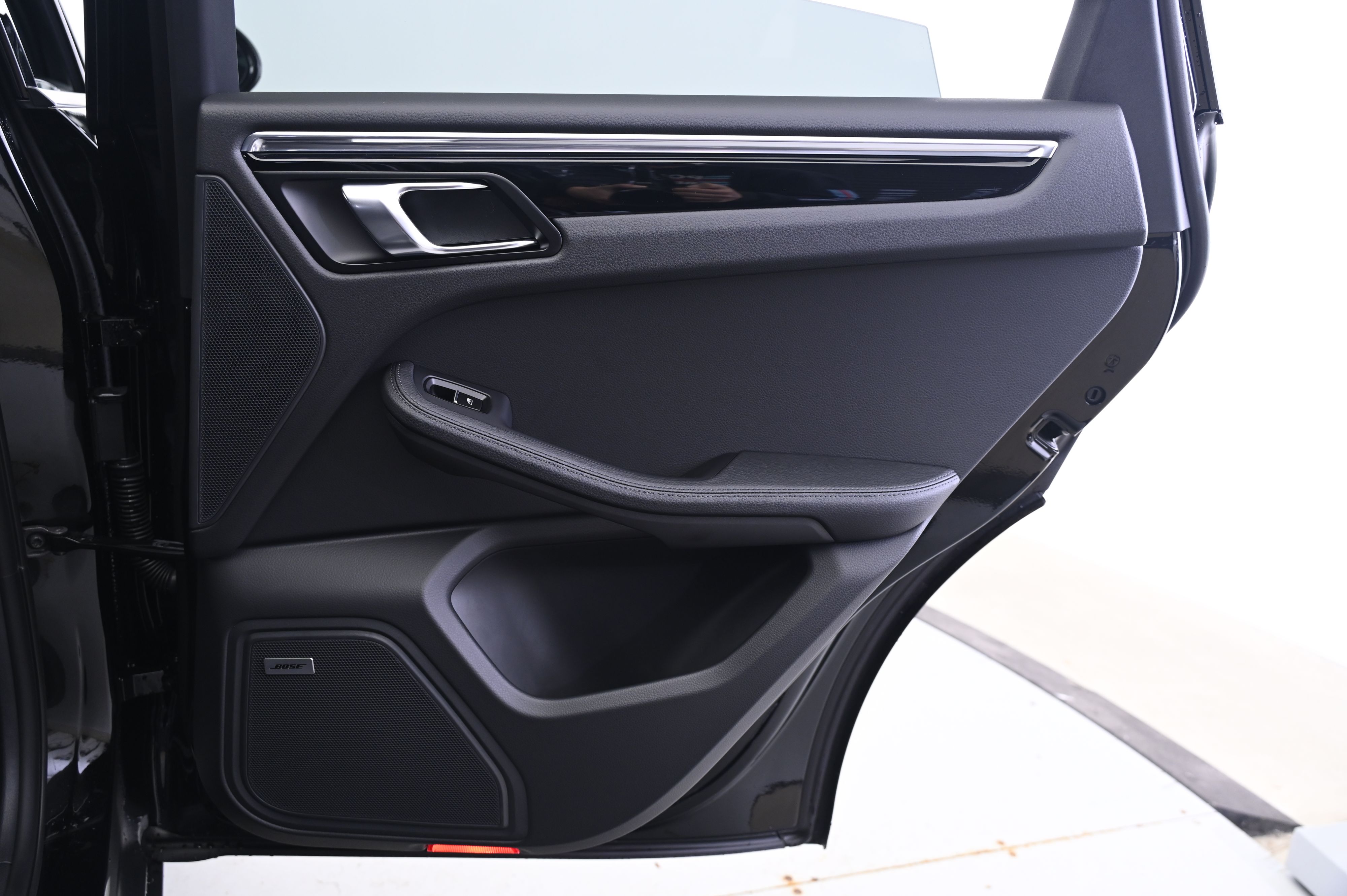 Thumbnail: 2026 Porsche Macan - 16