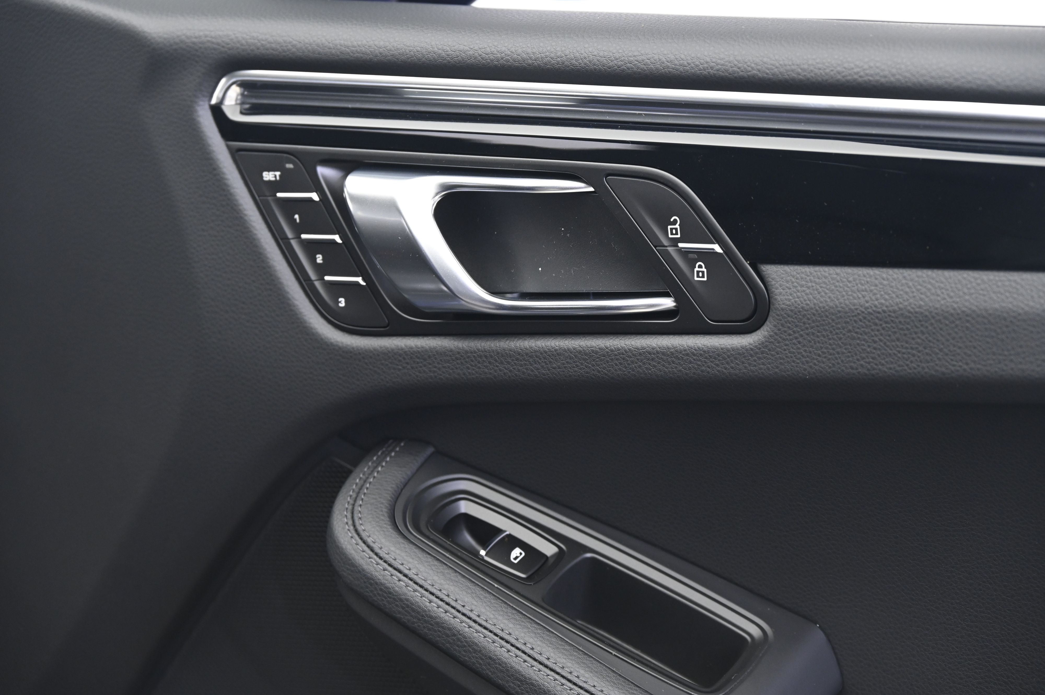 Thumbnail: 2026 Porsche Macan - 21