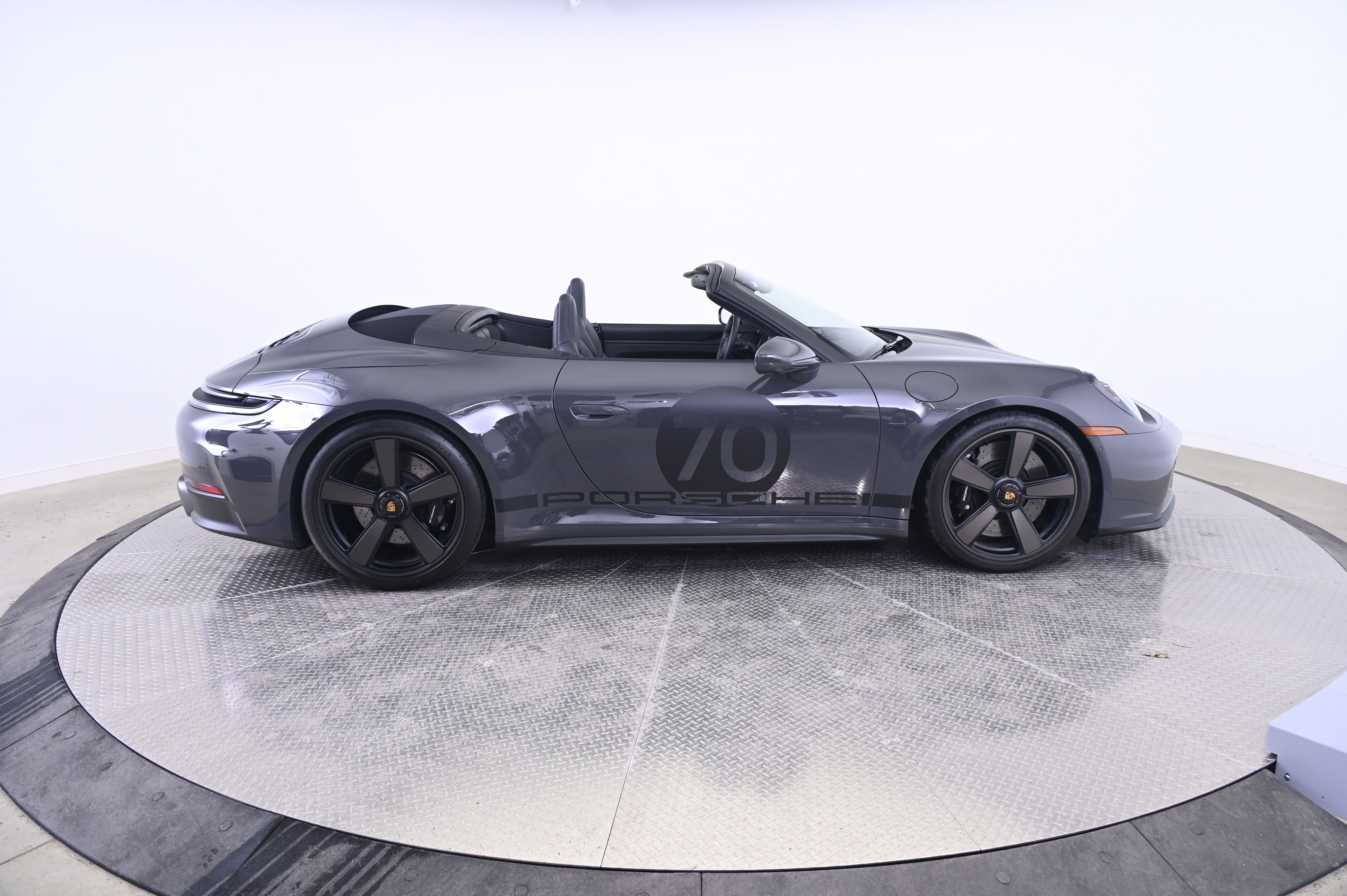 Thumbnail: 2026 Porsche 911 - 8