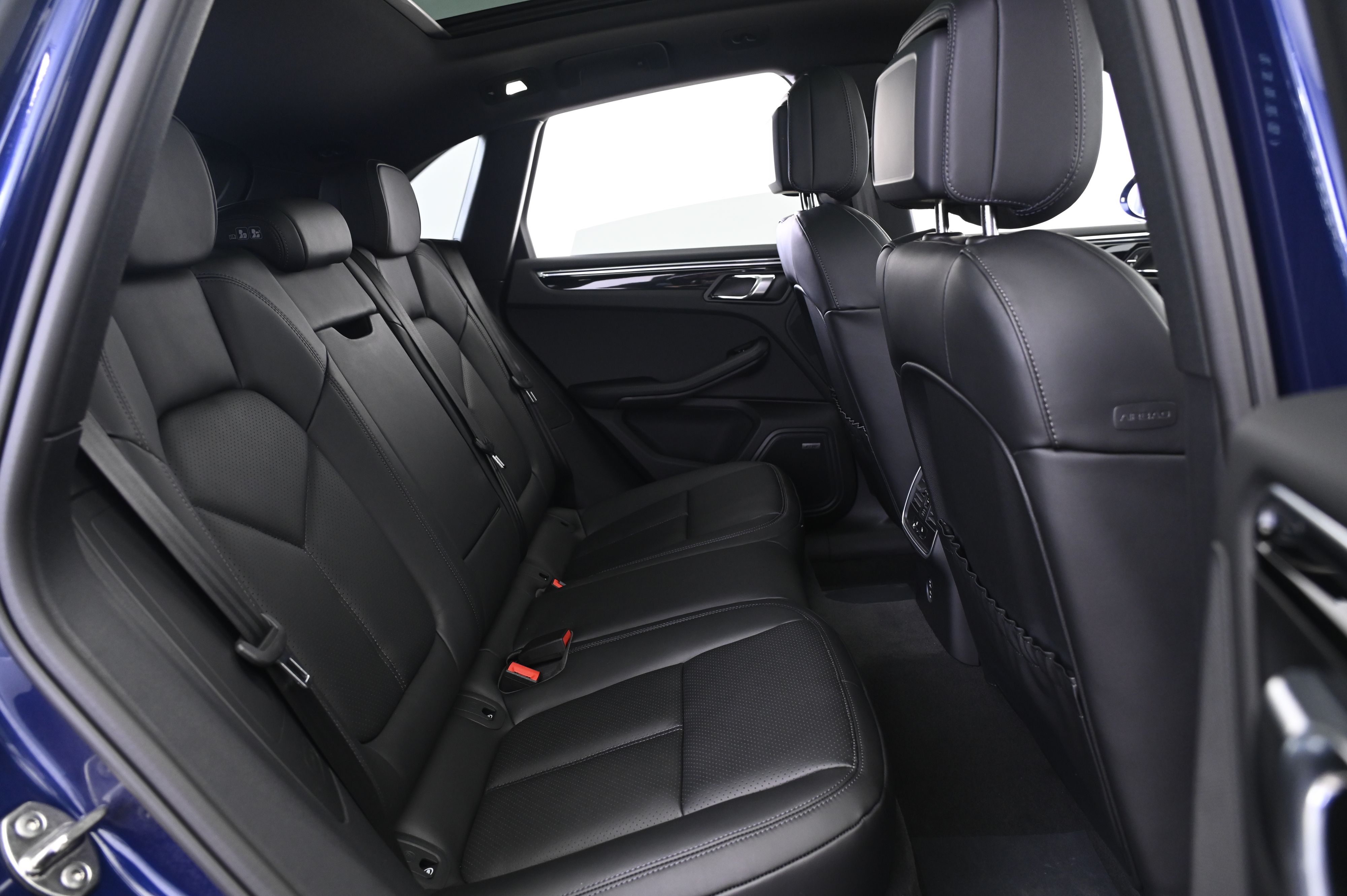 Thumbnail: 2026 Porsche Macan - 18