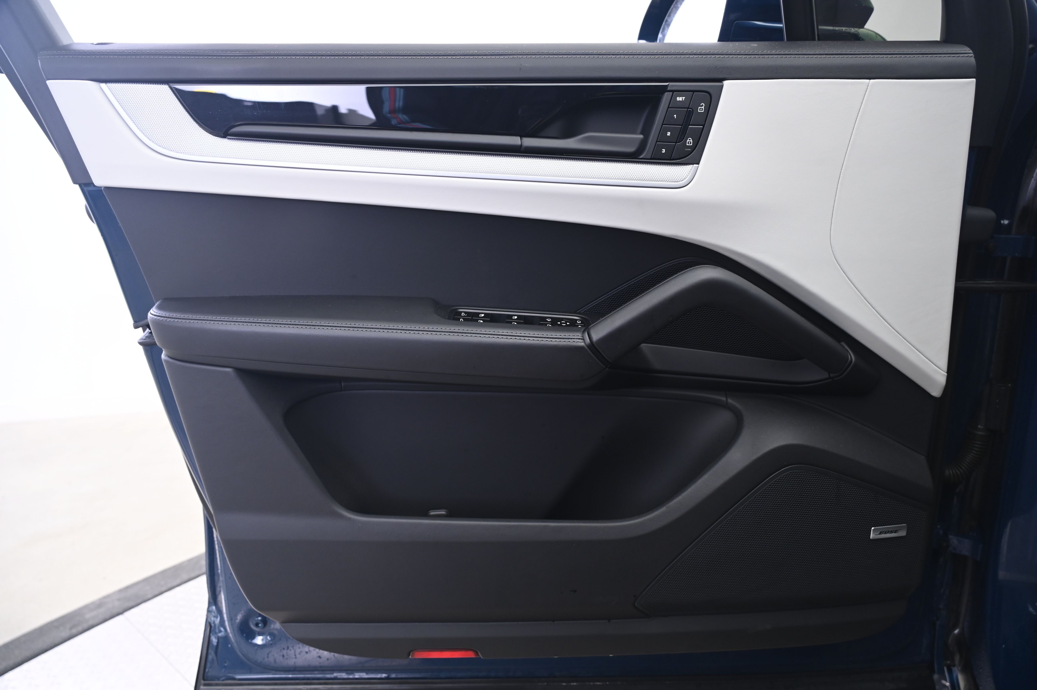 Thumbnail: 2024 Porsche Cayenne - 26