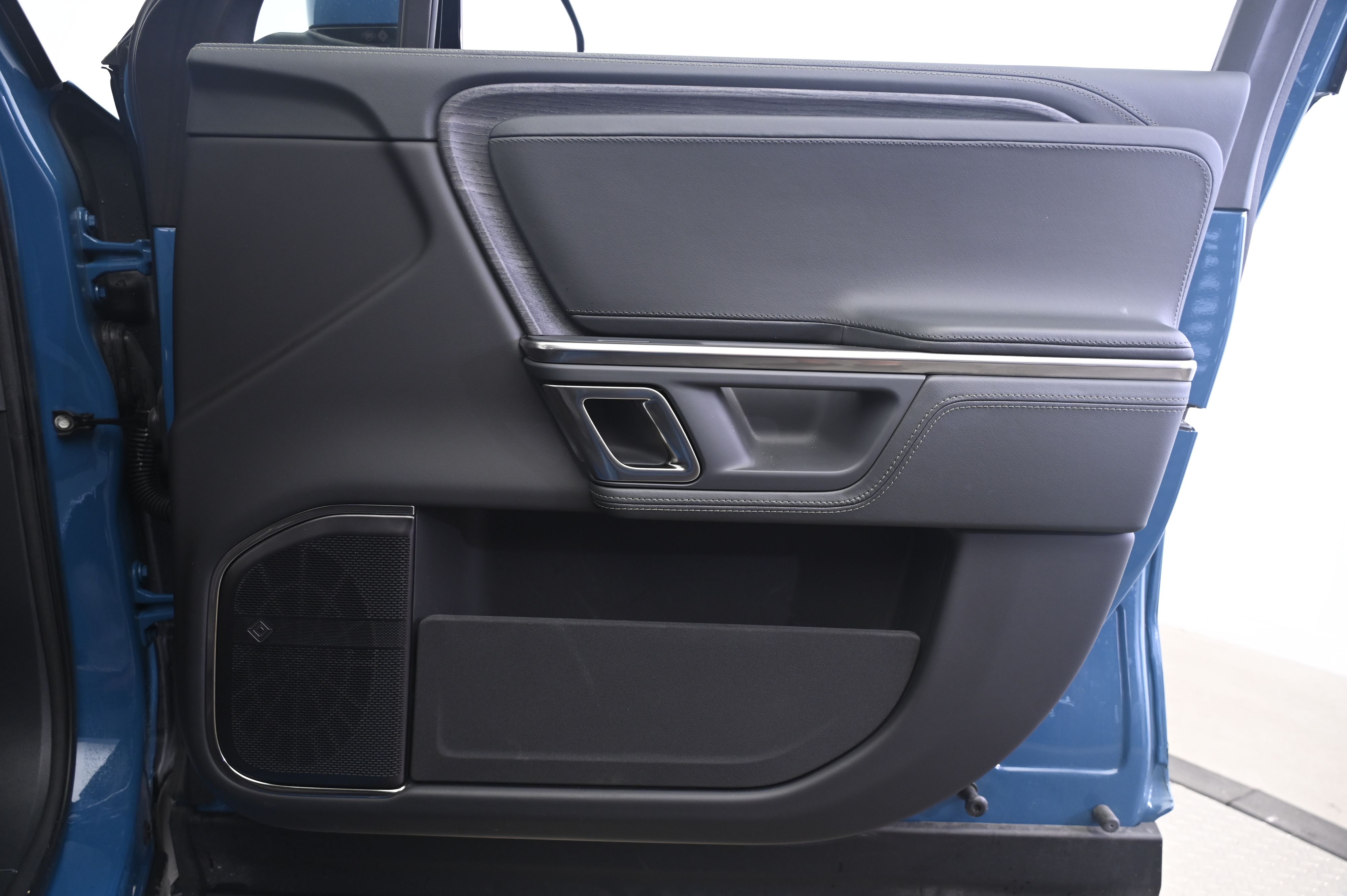 Thumbnail: 2024 Rivian R1S - 21
