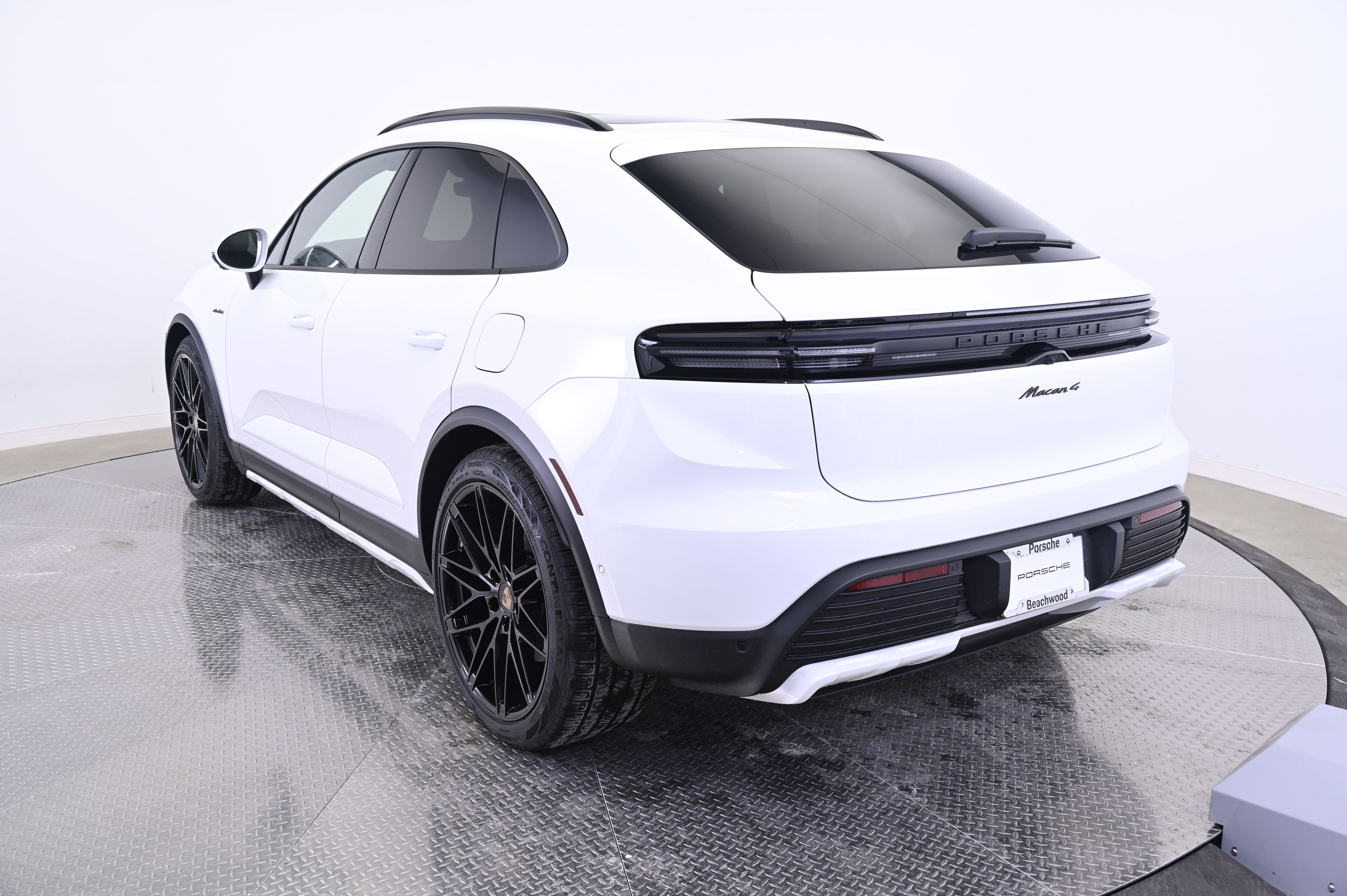 Thumbnail: 2025 Porsche Macan - 3