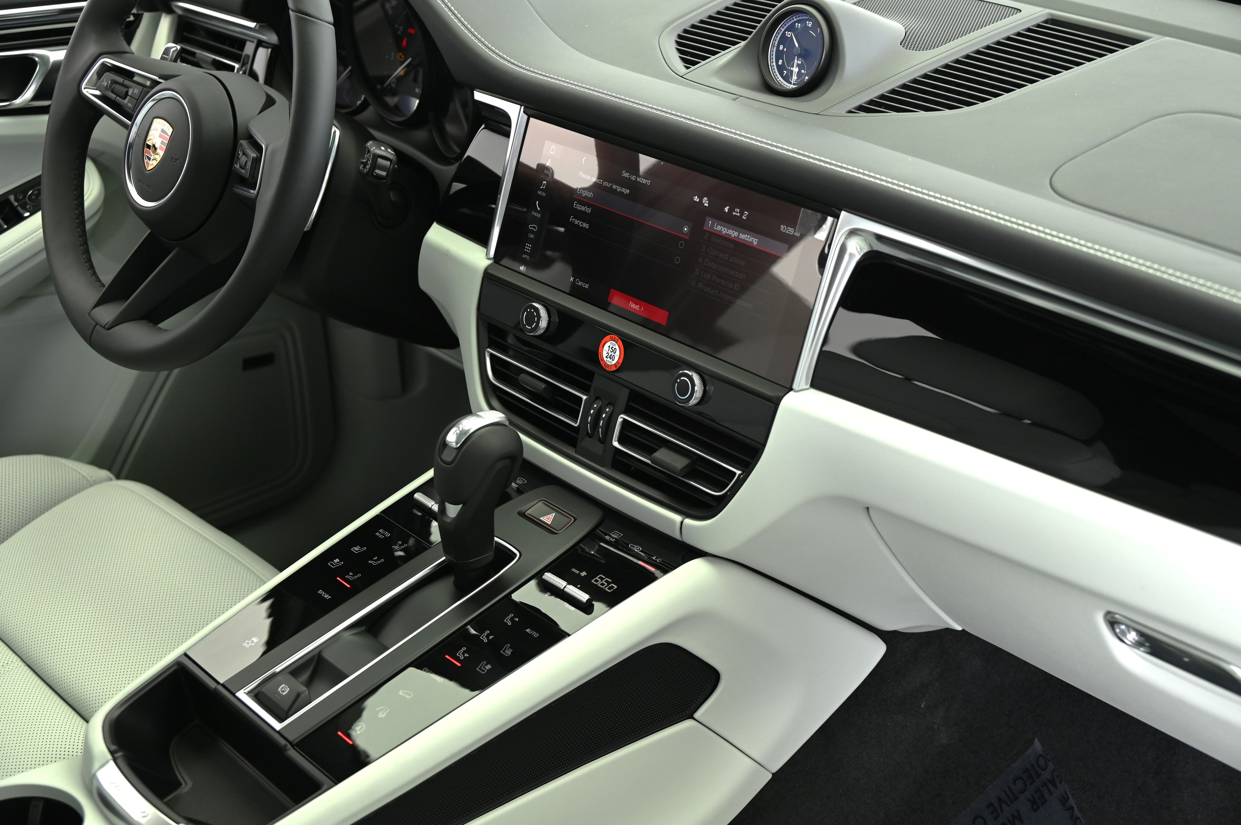 Thumbnail: 2025 Porsche Macan - 32