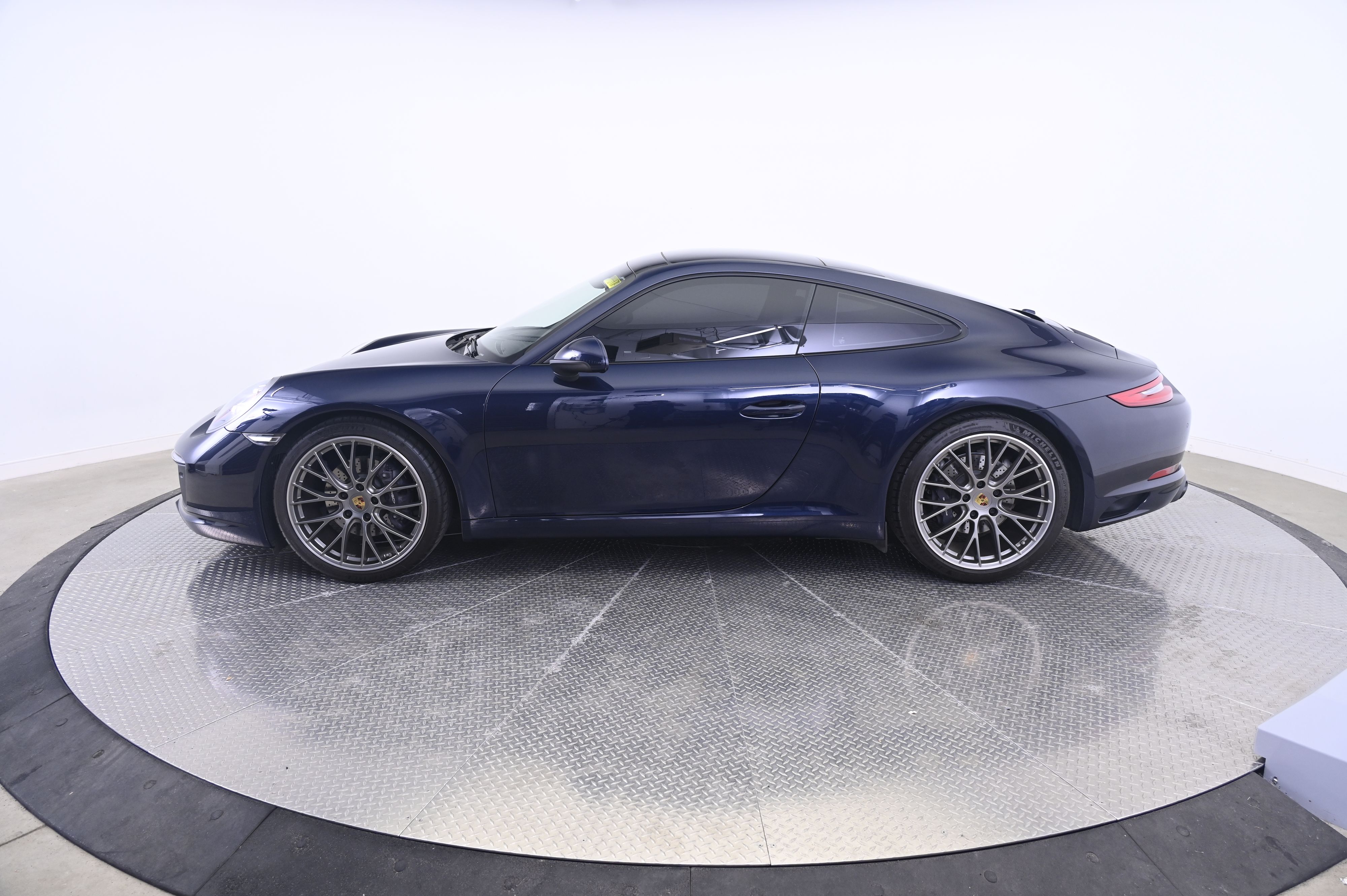 Thumbnail: 2019 Porsche 911 - 2