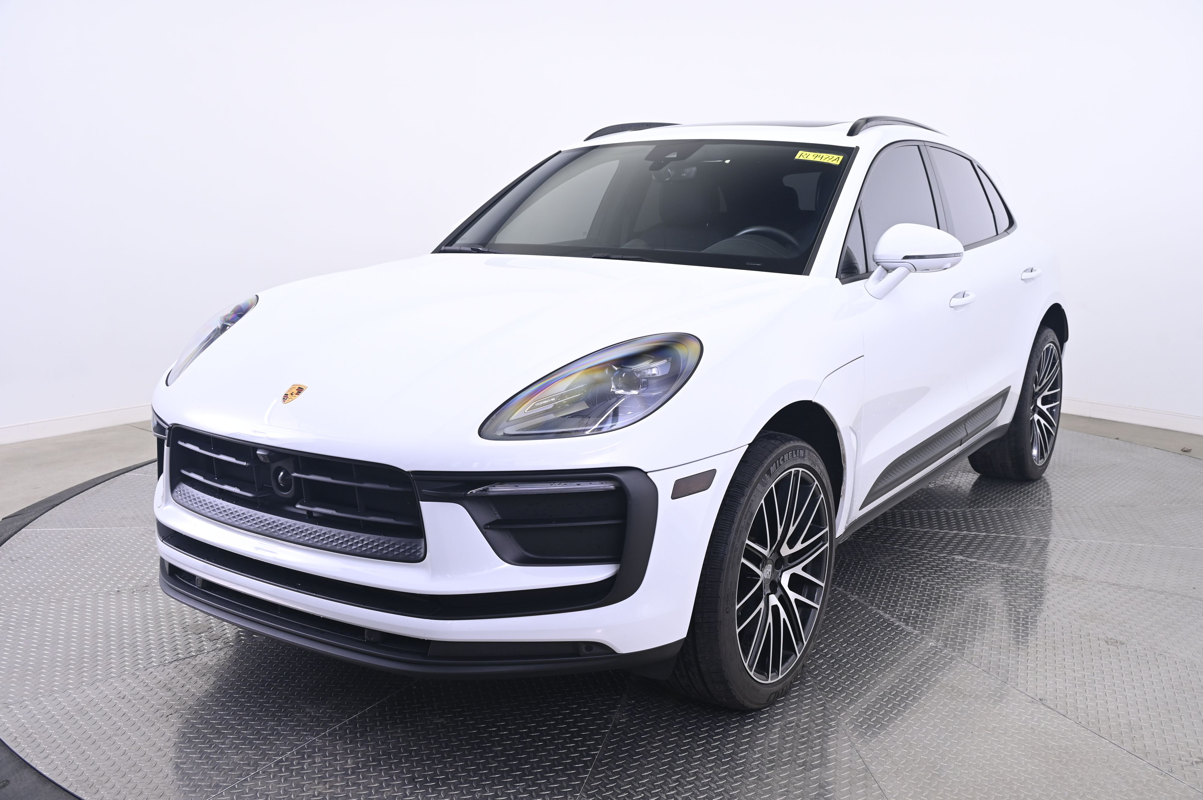 Thumbnail: 2022 Porsche Macan - 1