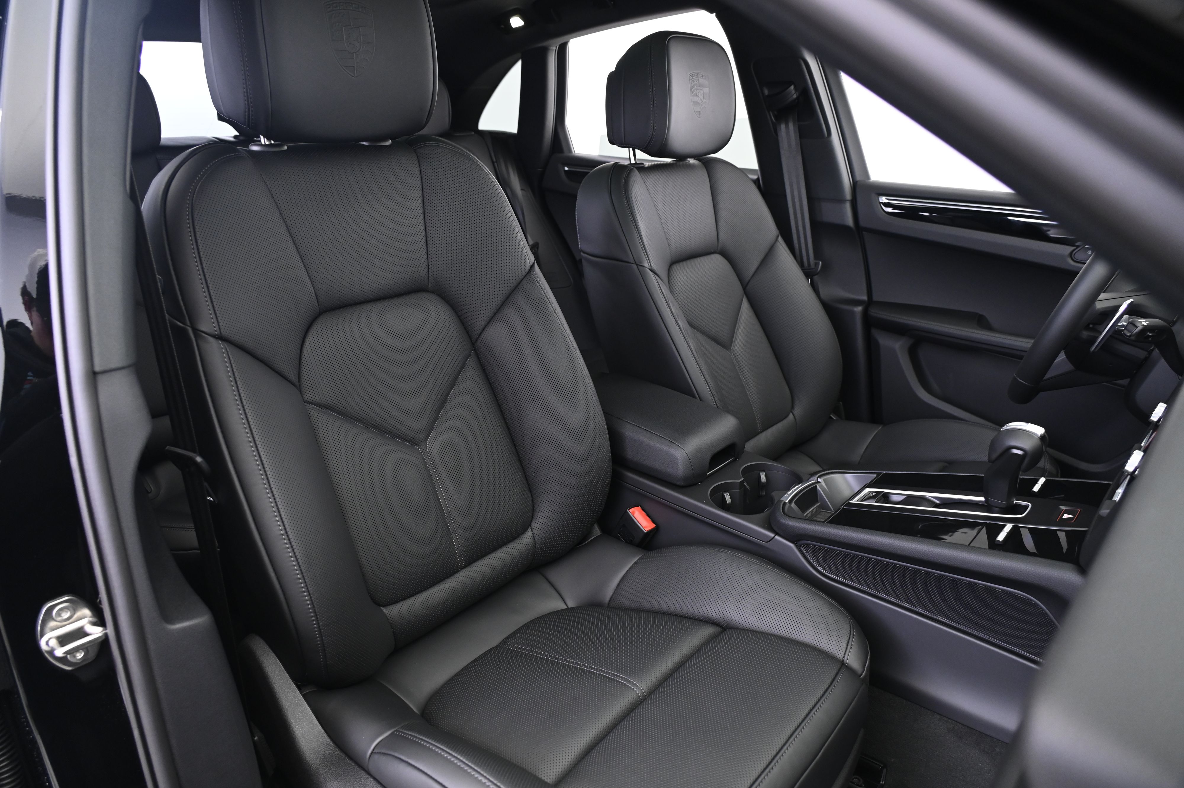 Thumbnail: 2026 Porsche Macan - 24