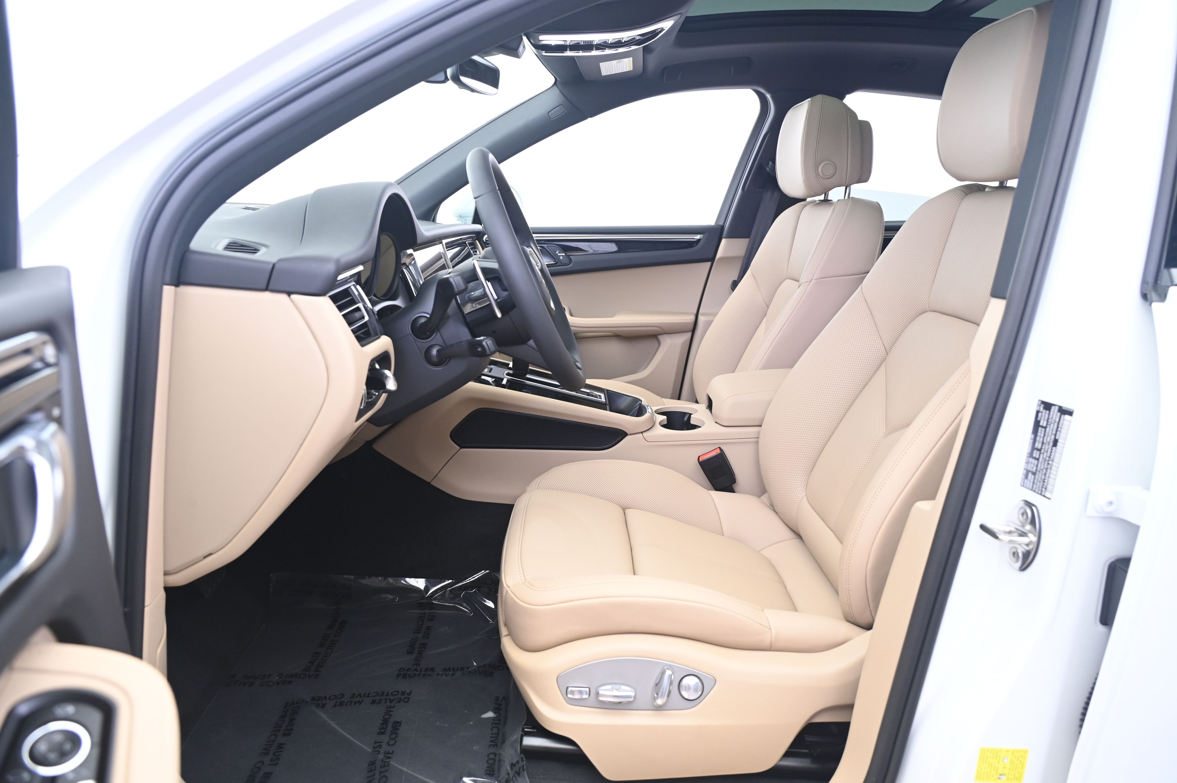 Thumbnail: 2026 Porsche Macan - 29