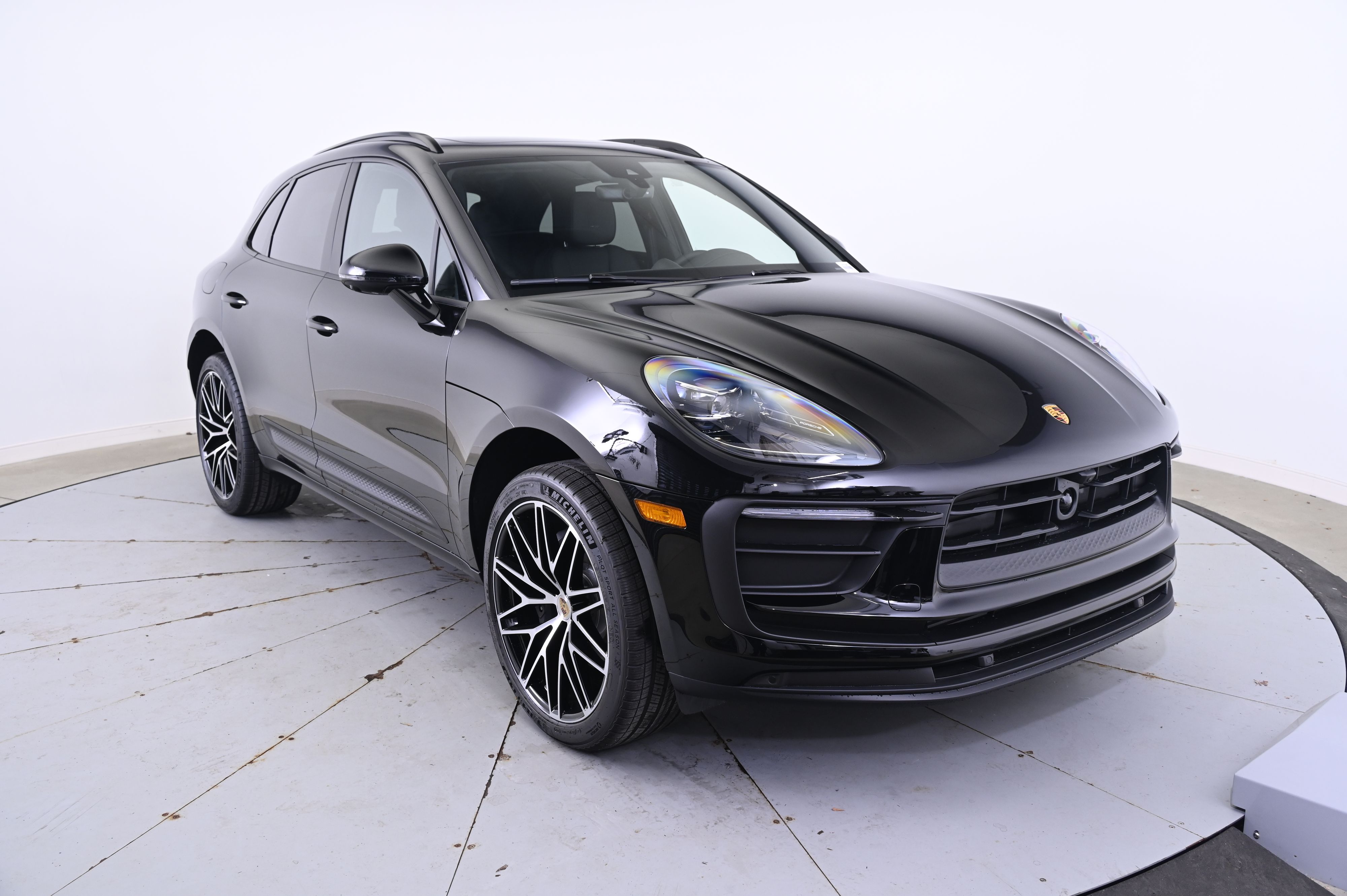 Thumbnail: 2026 Porsche Macan - 9