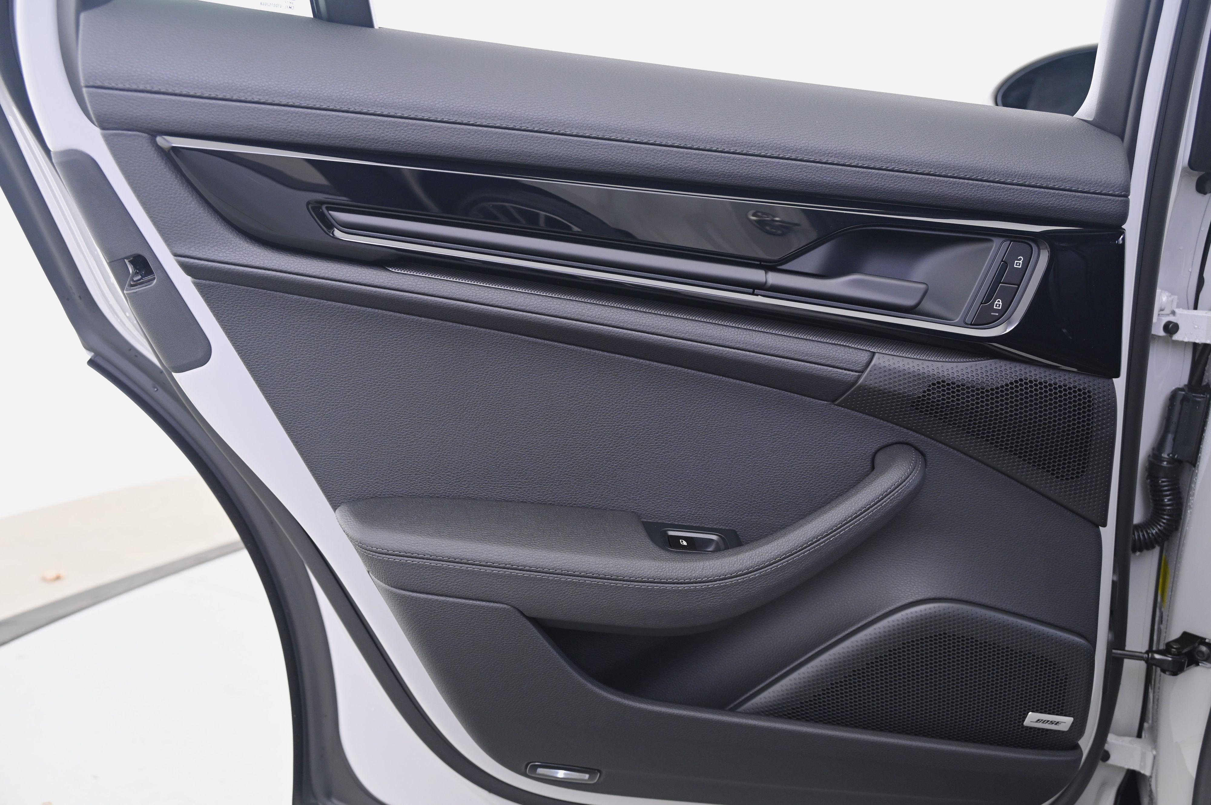 Thumbnail: 2026 Porsche Panamera - 25