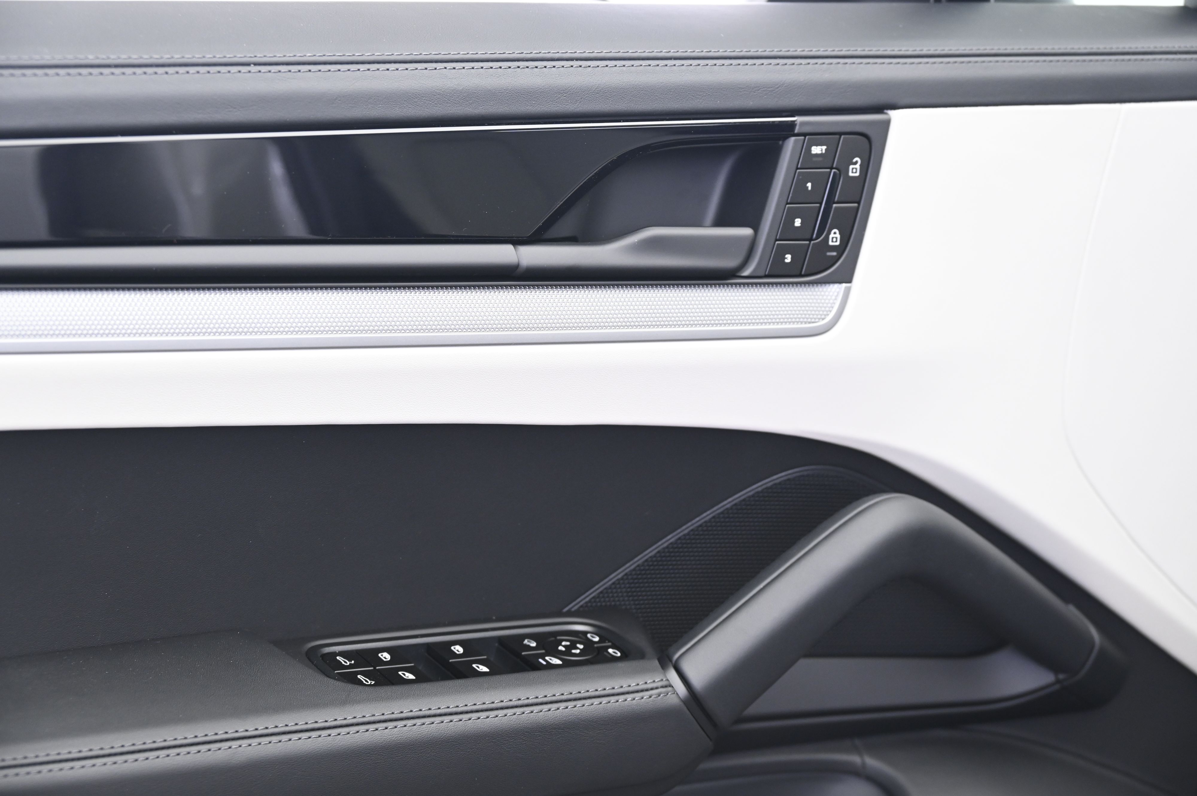 Thumbnail: 2026 Porsche Cayenne - 27