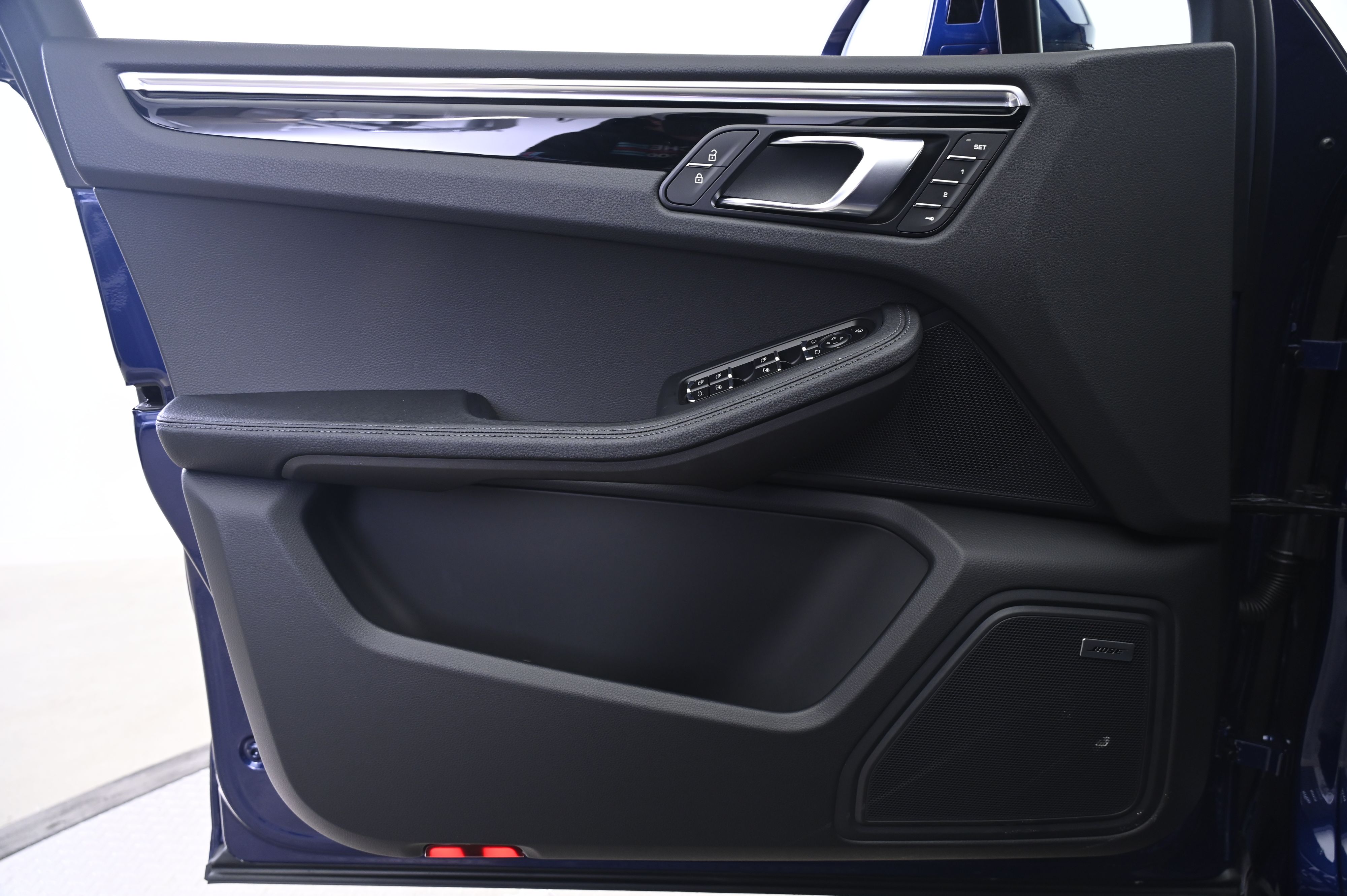 Thumbnail: 2026 Porsche Macan - 26