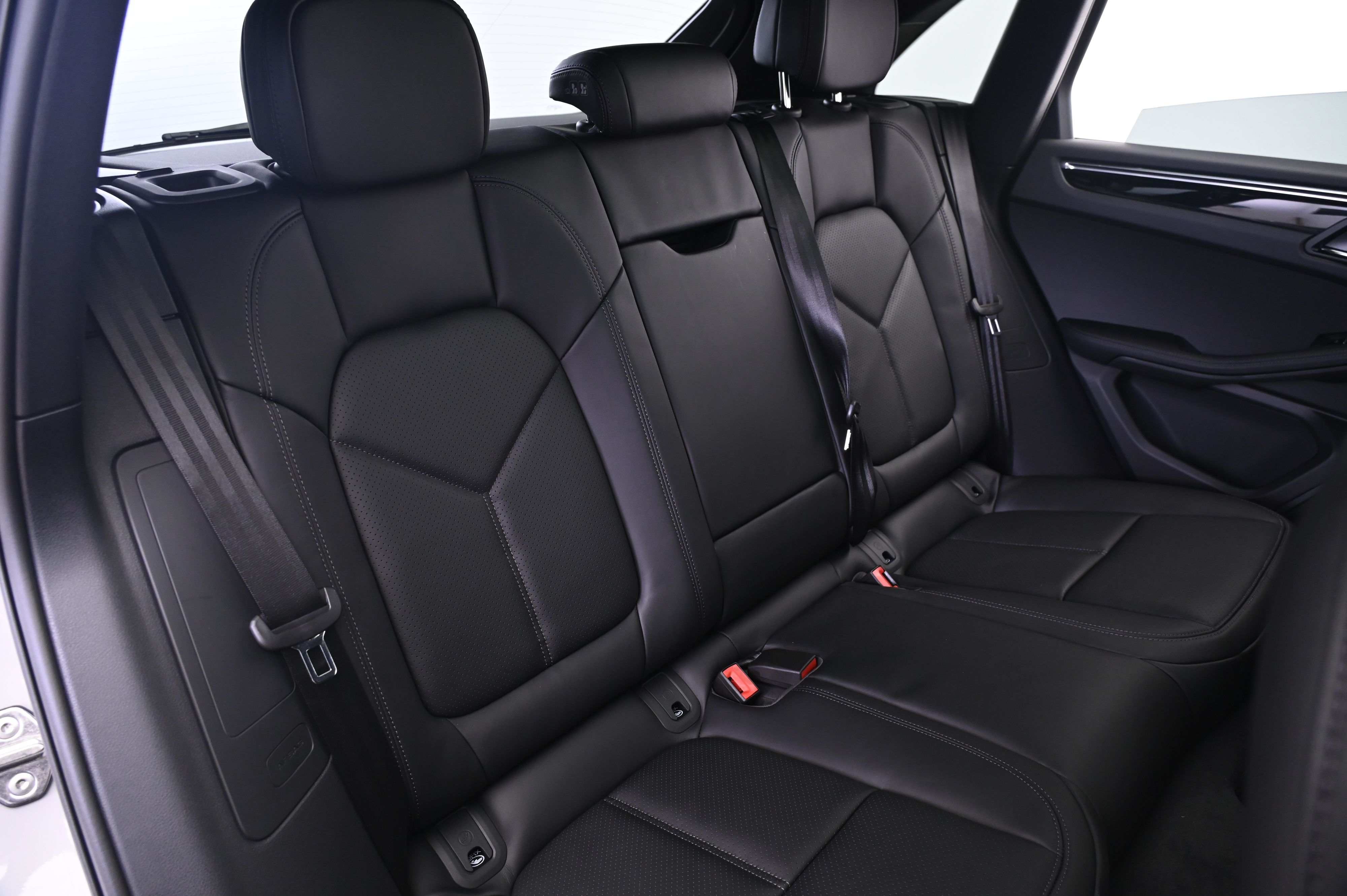 Thumbnail: 2026 Porsche Macan - 19