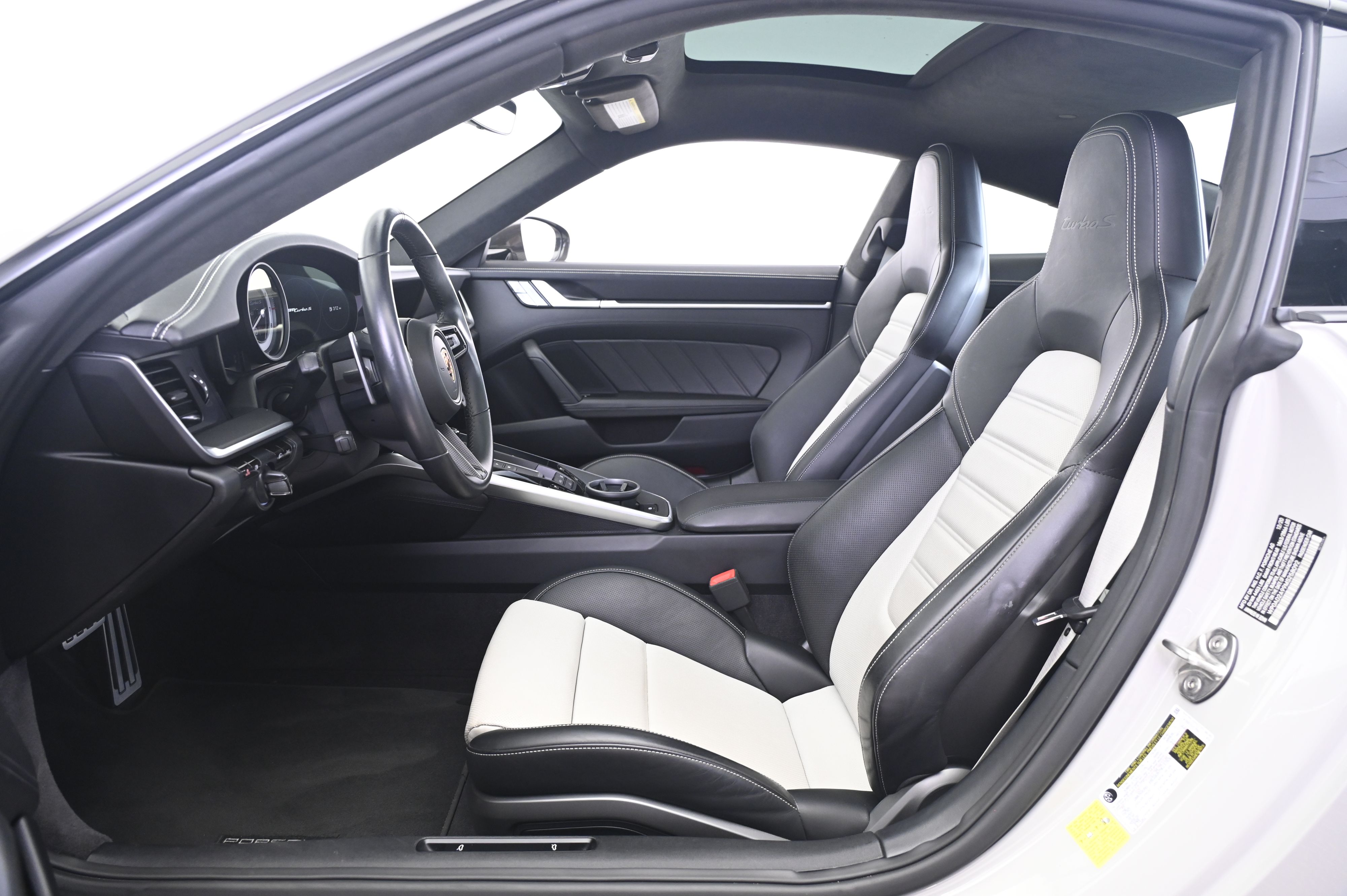Thumbnail: 2021 Porsche 911 - 25