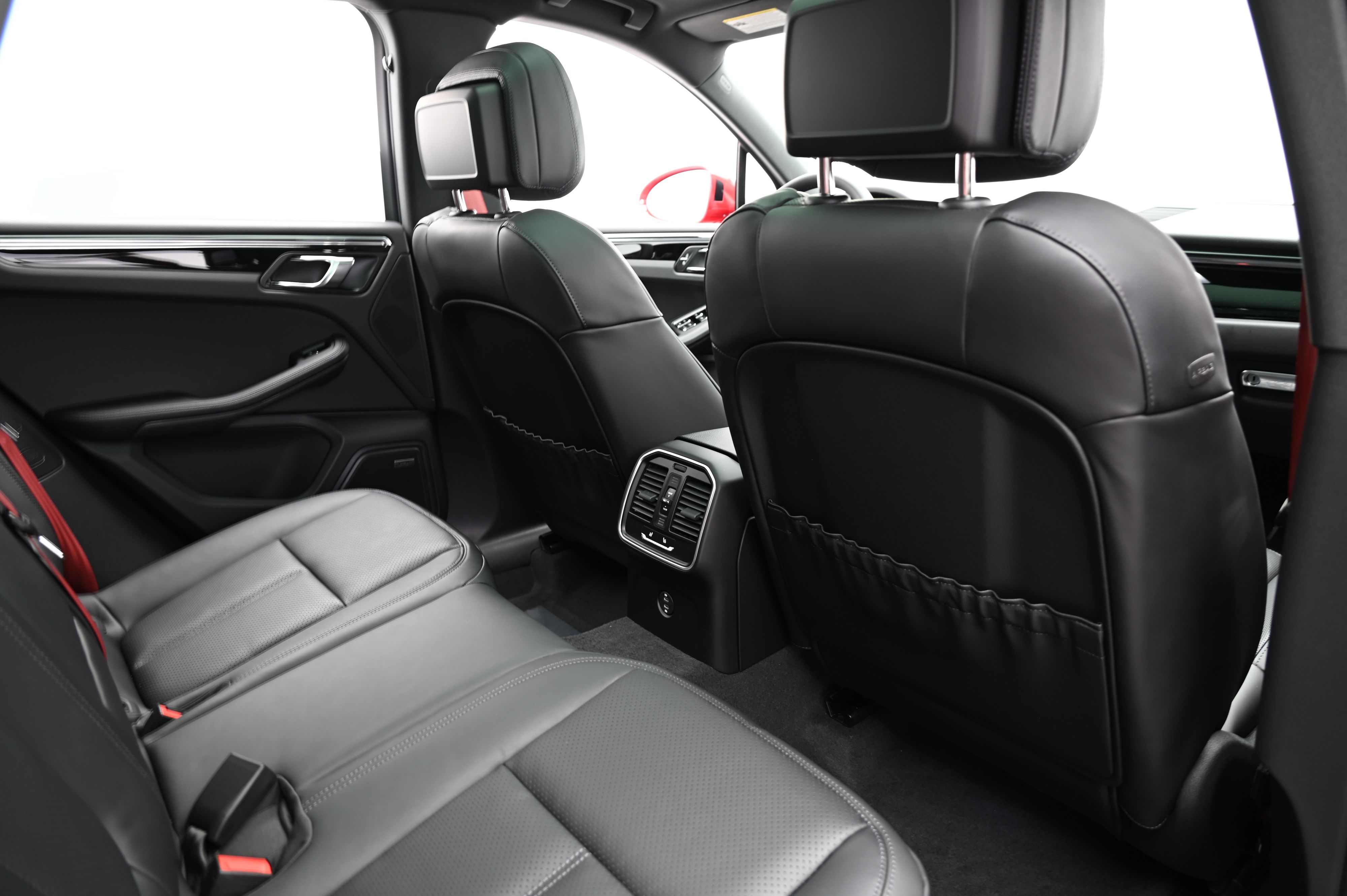 Thumbnail: 2025 Porsche Macan - 23