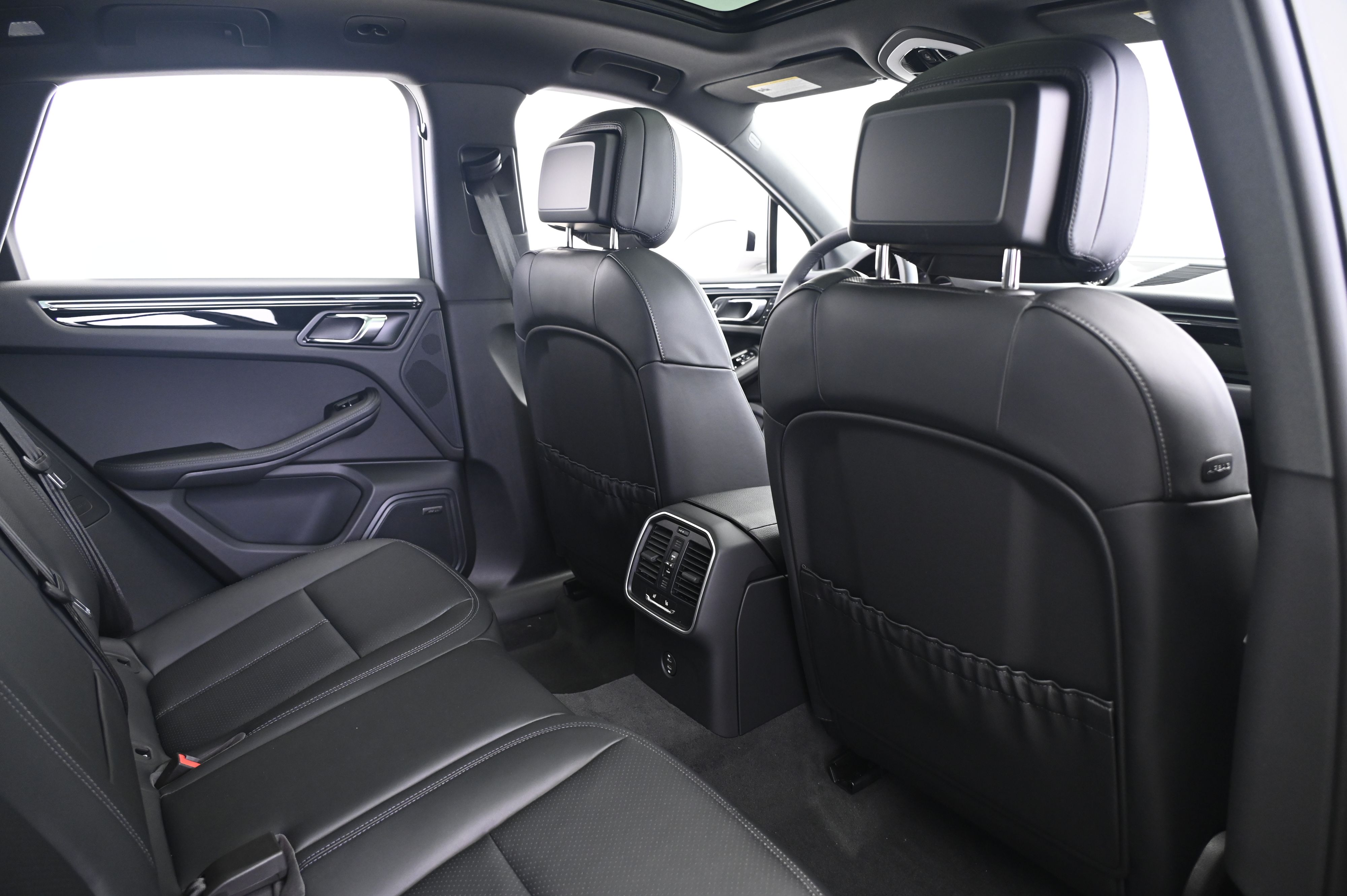 Thumbnail: 2025 Porsche Macan - 17