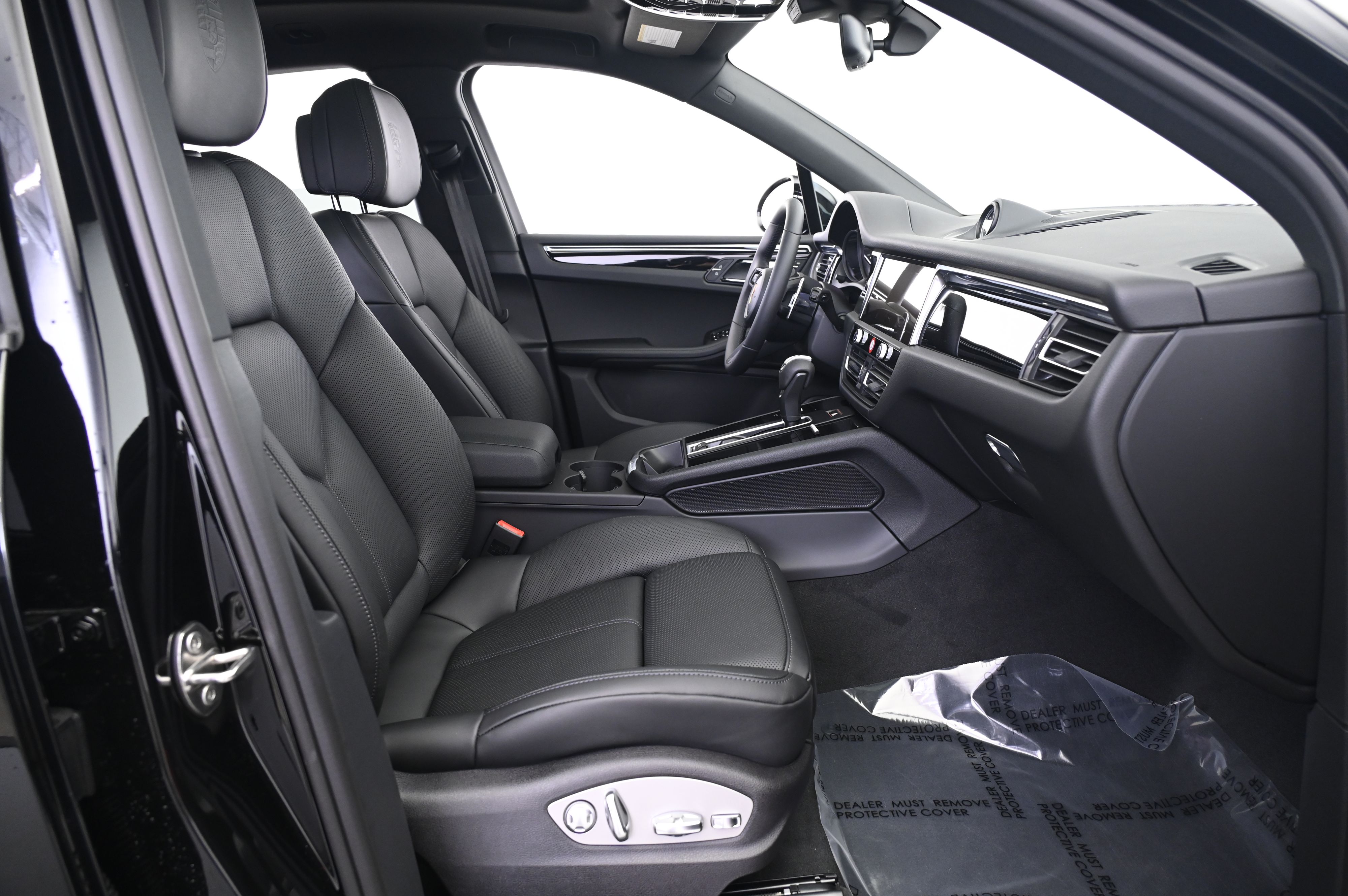 Thumbnail: 2026 Porsche Macan - 23