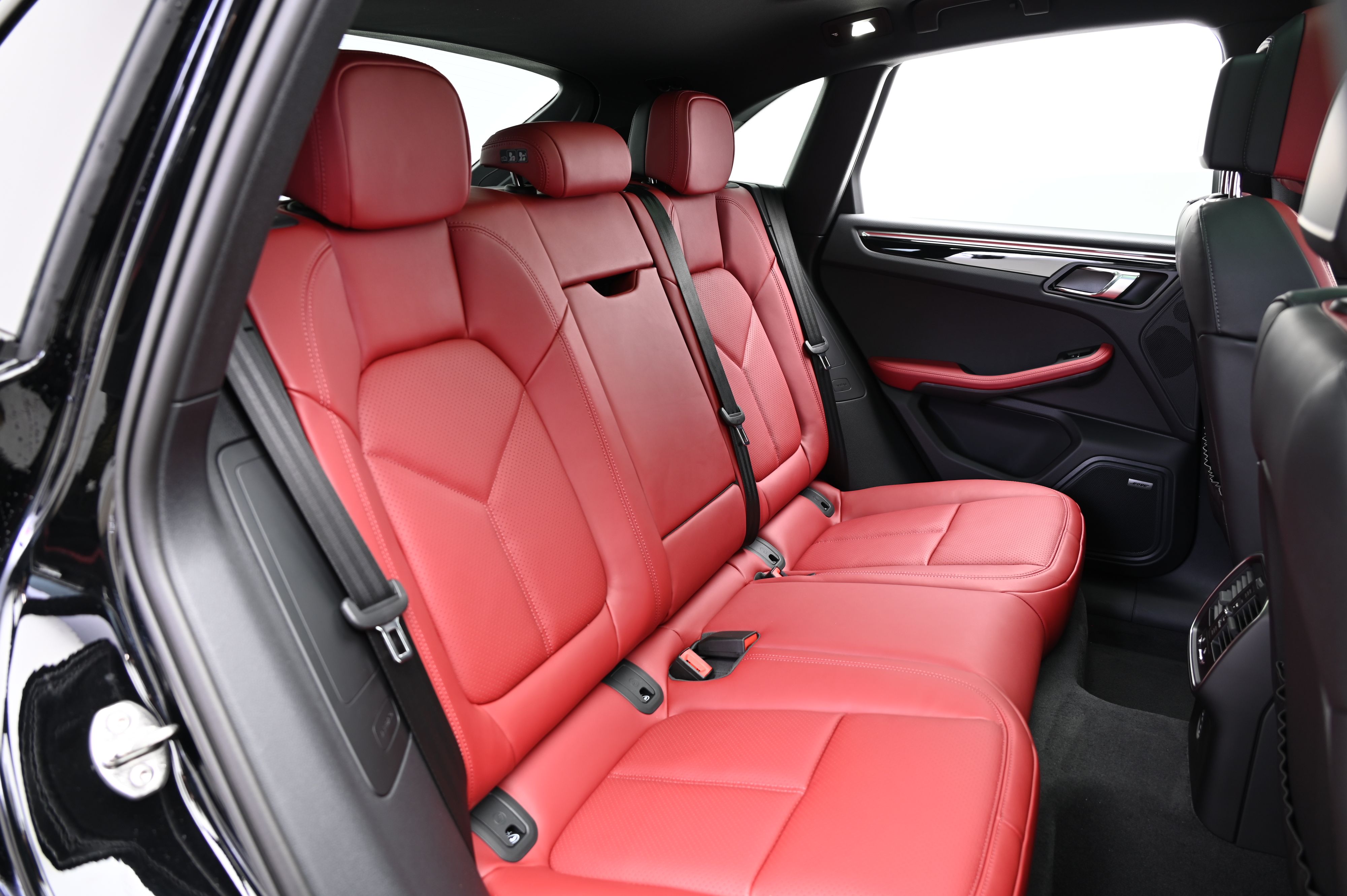 Thumbnail: 2025 Porsche Macan - 25