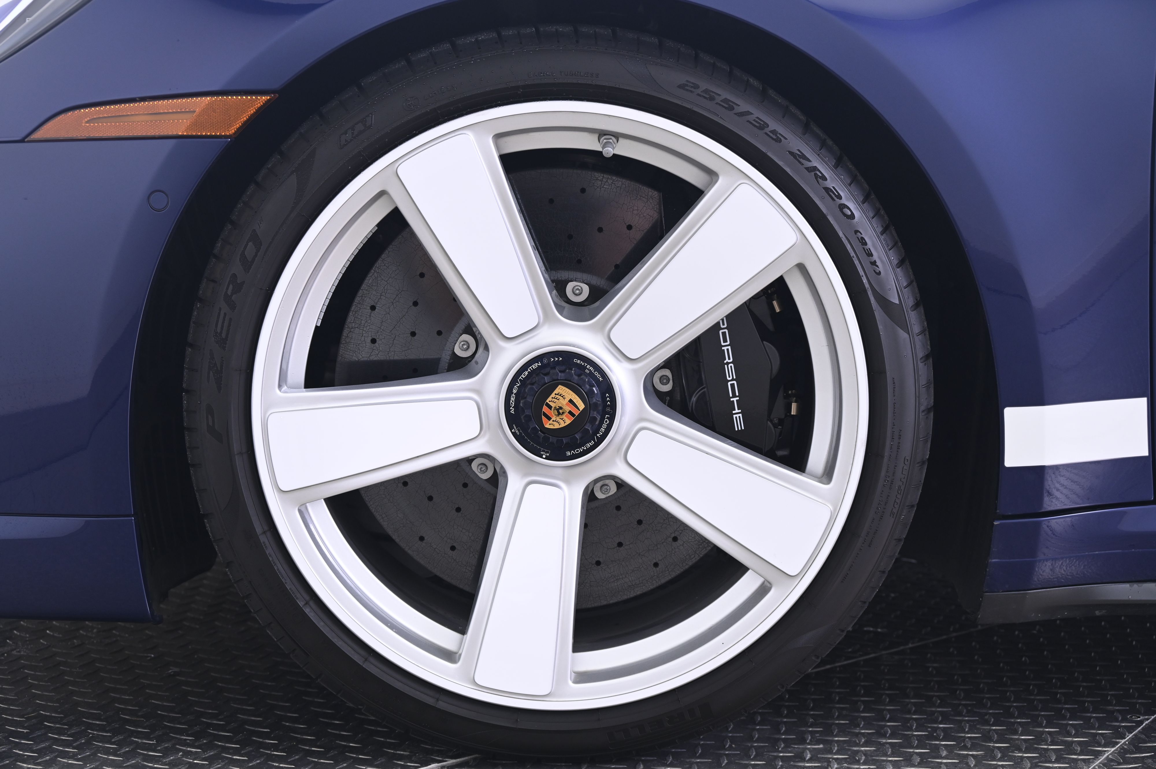Thumbnail: 2025 Porsche 911 - 14