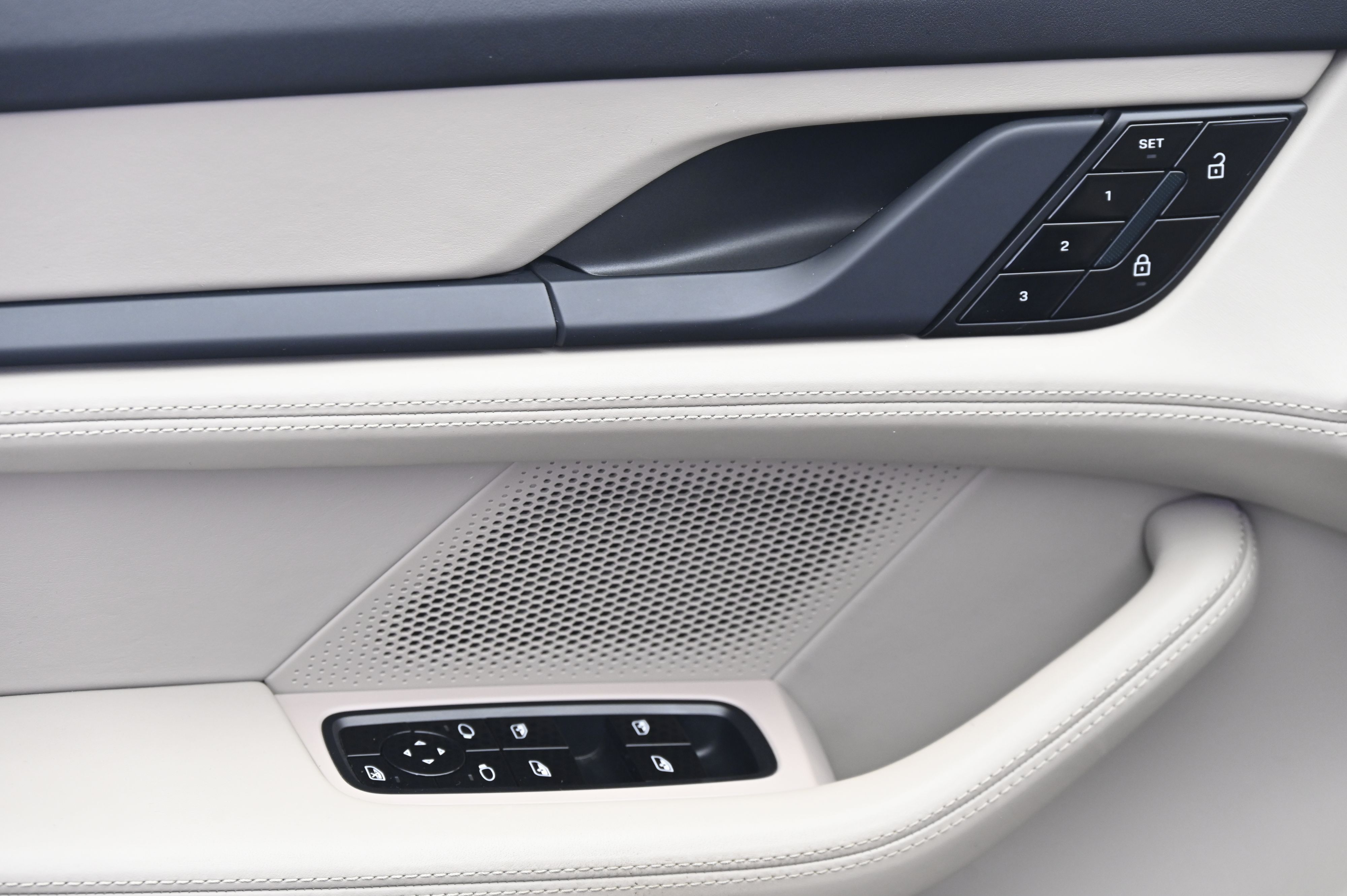 Thumbnail: 2020 Porsche Taycan - 28