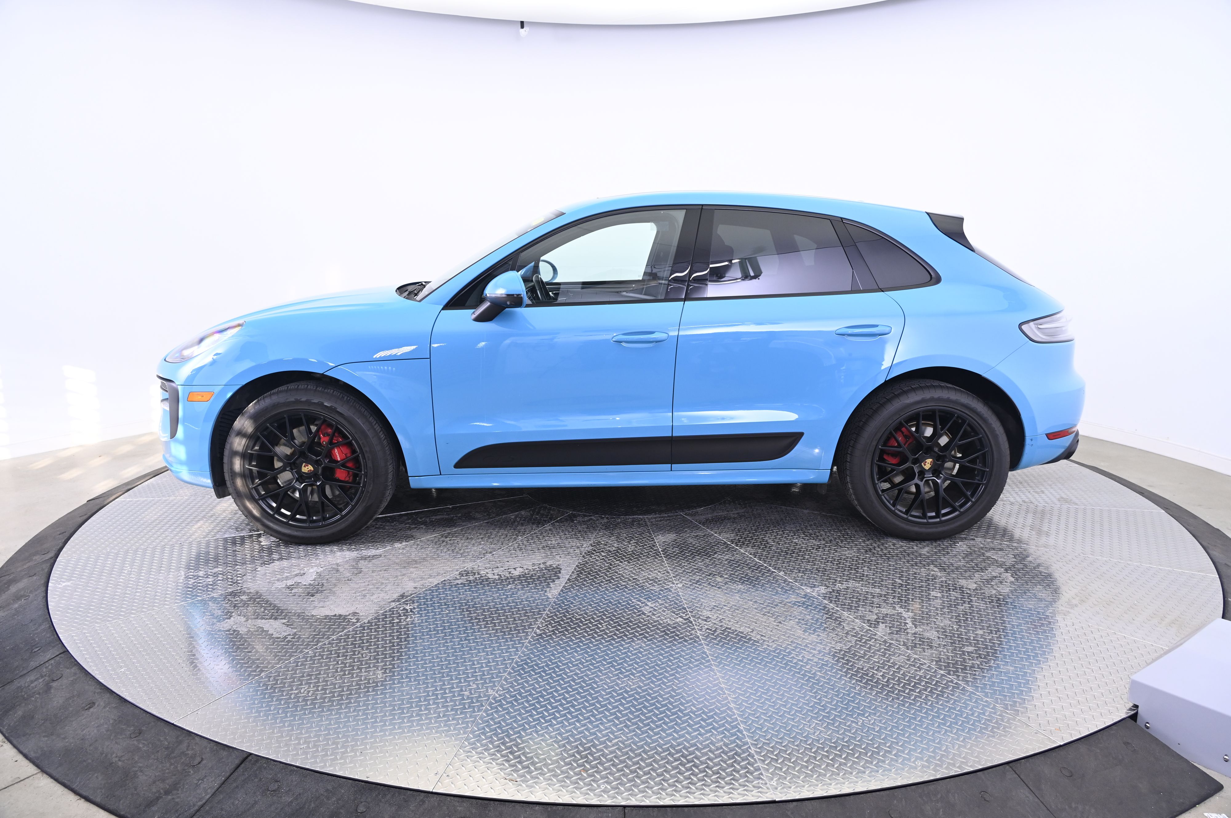 Thumbnail: 2021 Porsche Macan - 2