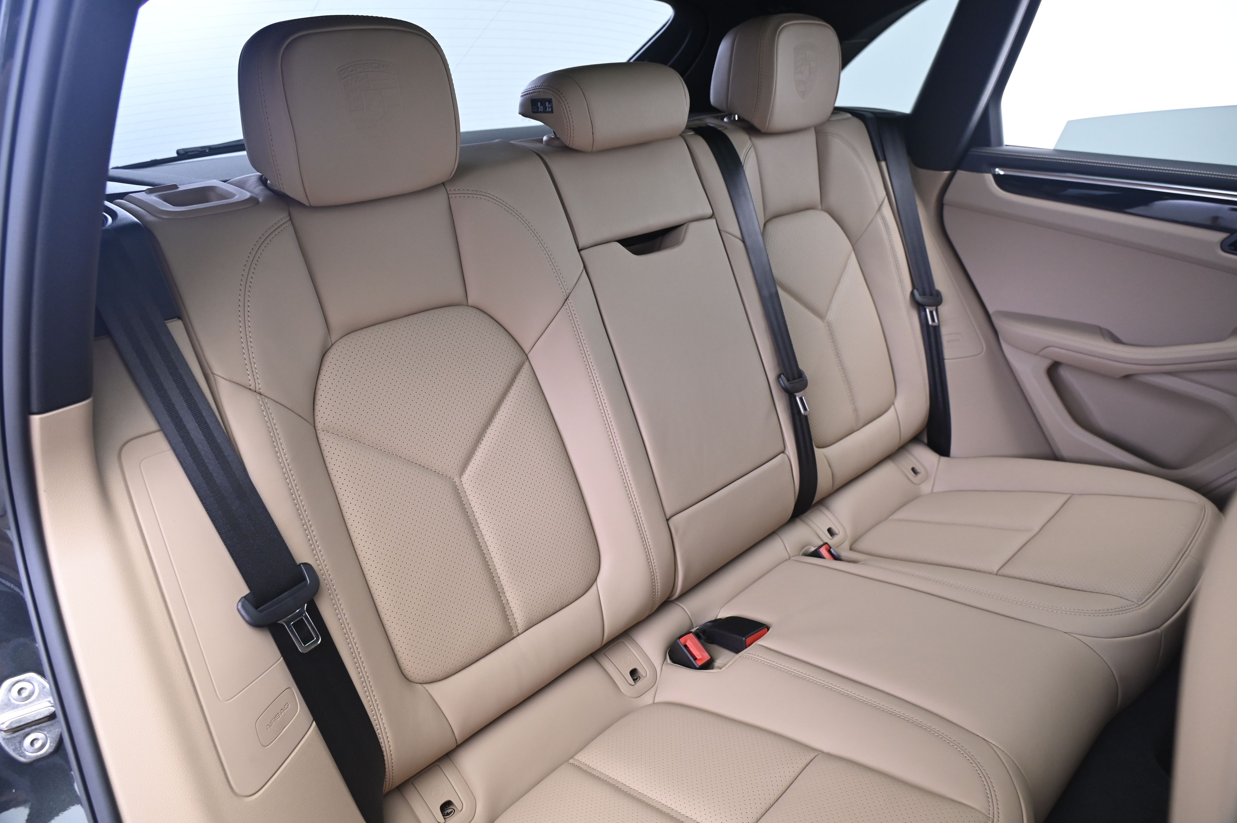 Thumbnail: 2026 Porsche Macan - 19