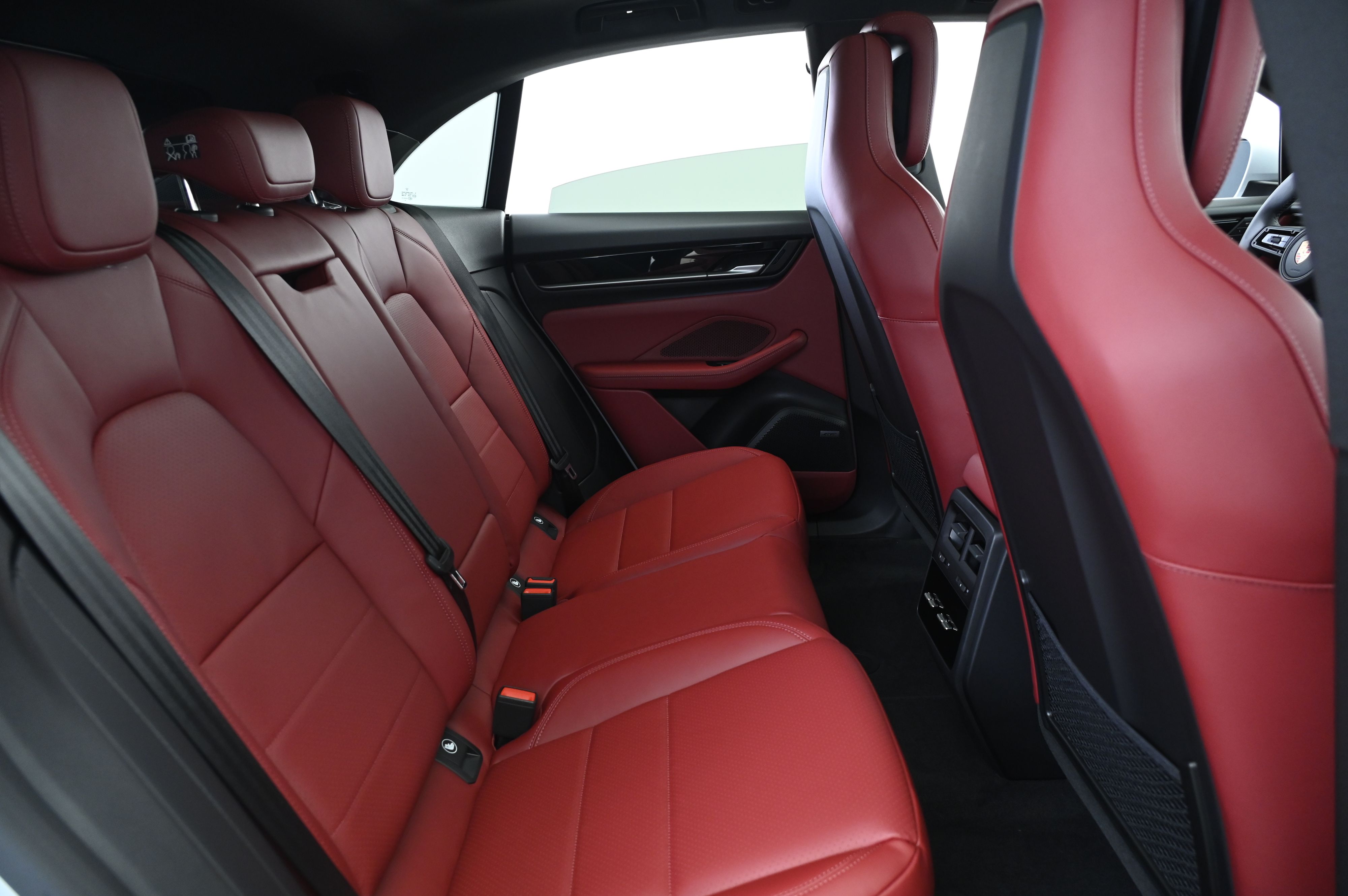 Thumbnail: 2025 Porsche Macan - 19