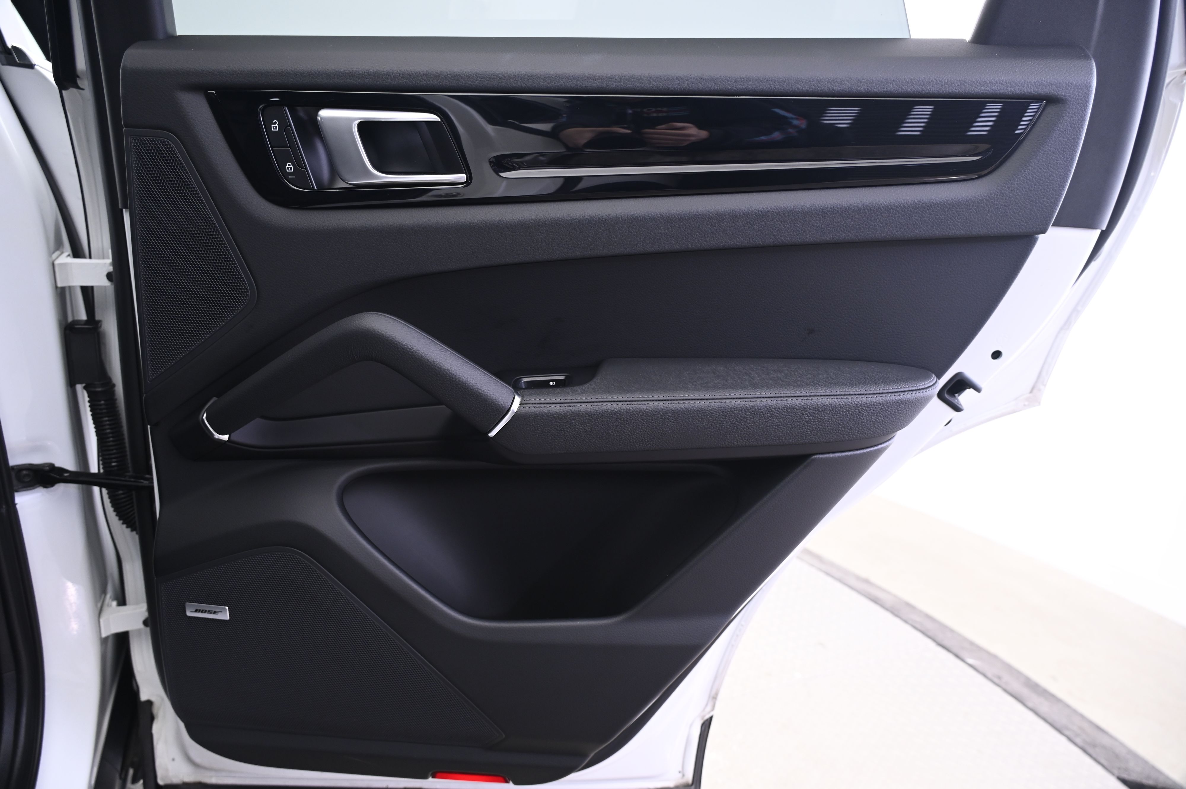 Thumbnail: 2022 Porsche Cayenne - 16