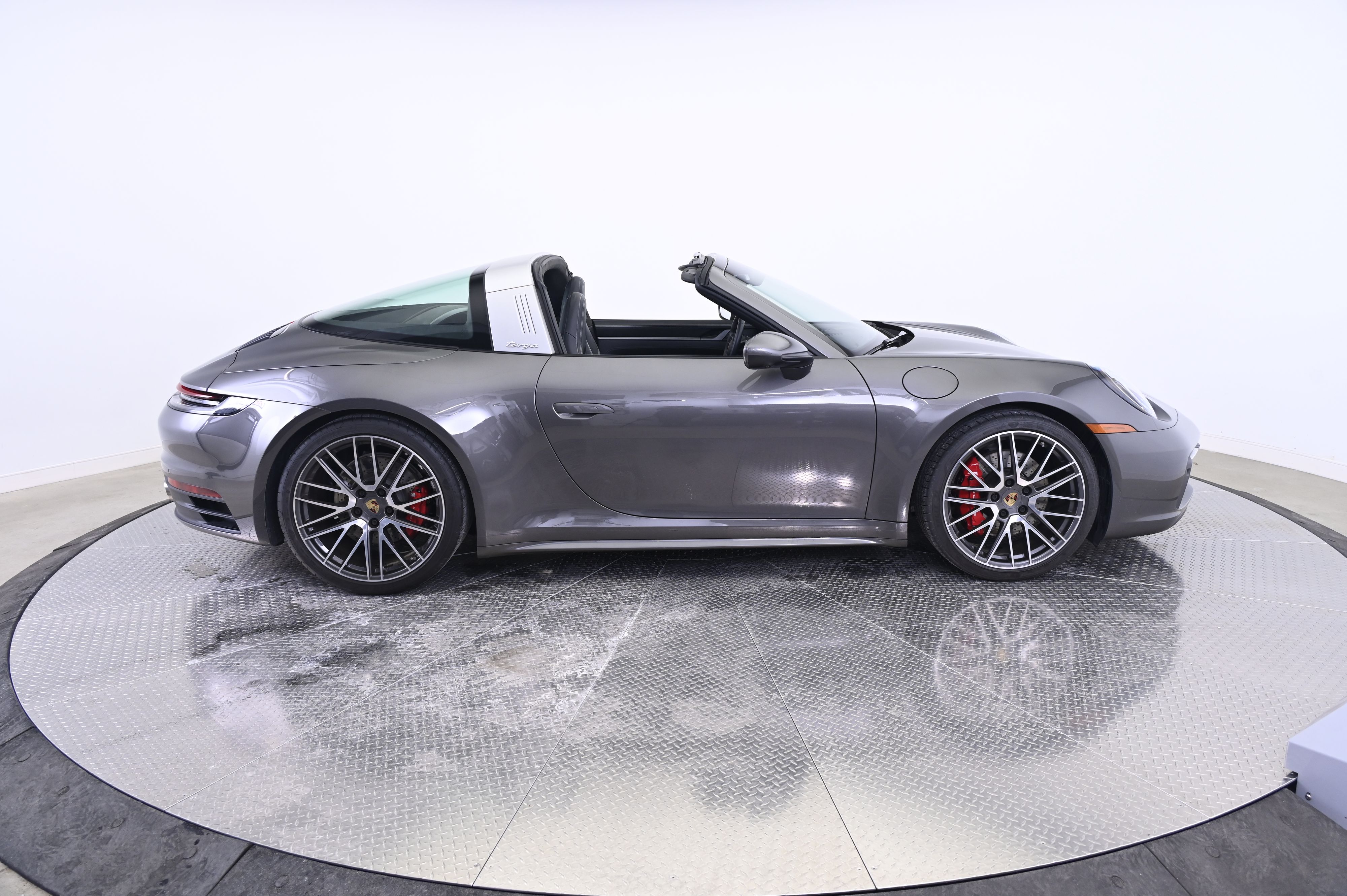 Thumbnail: 2022 Porsche 911 - 8