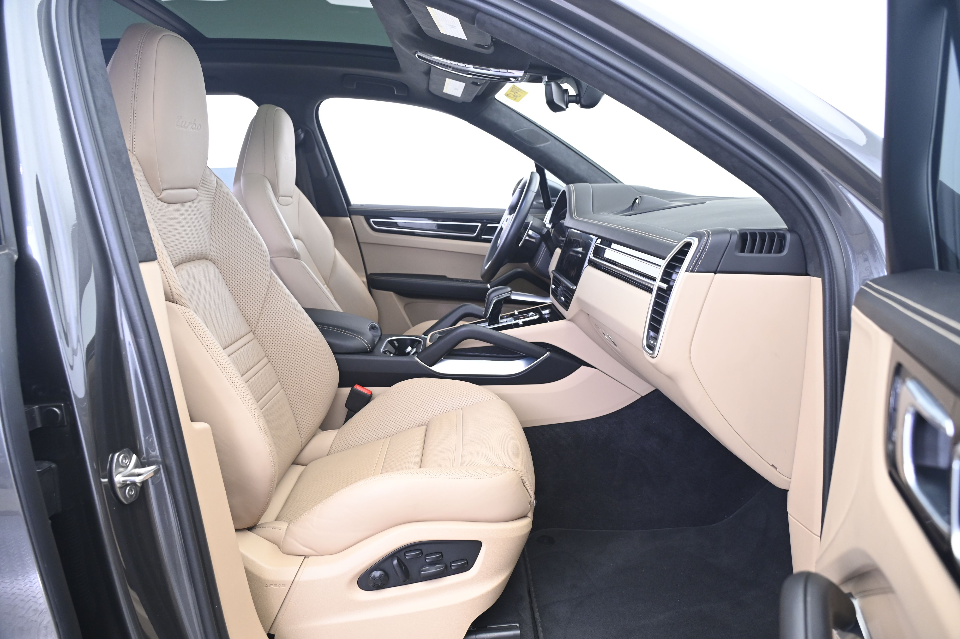Thumbnail: 2023 Porsche Cayenne - 23