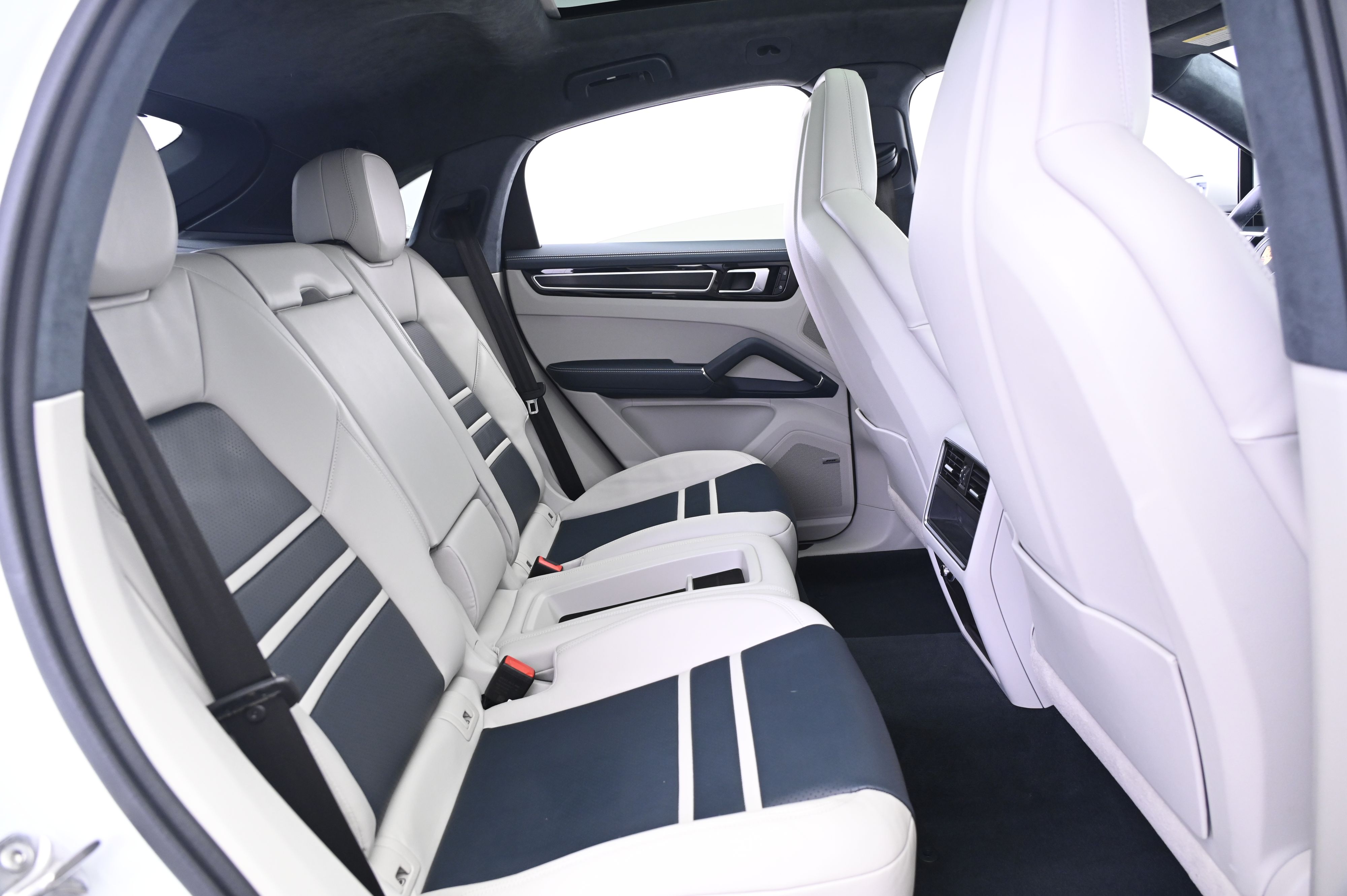 Thumbnail: 2022 Porsche  - 18