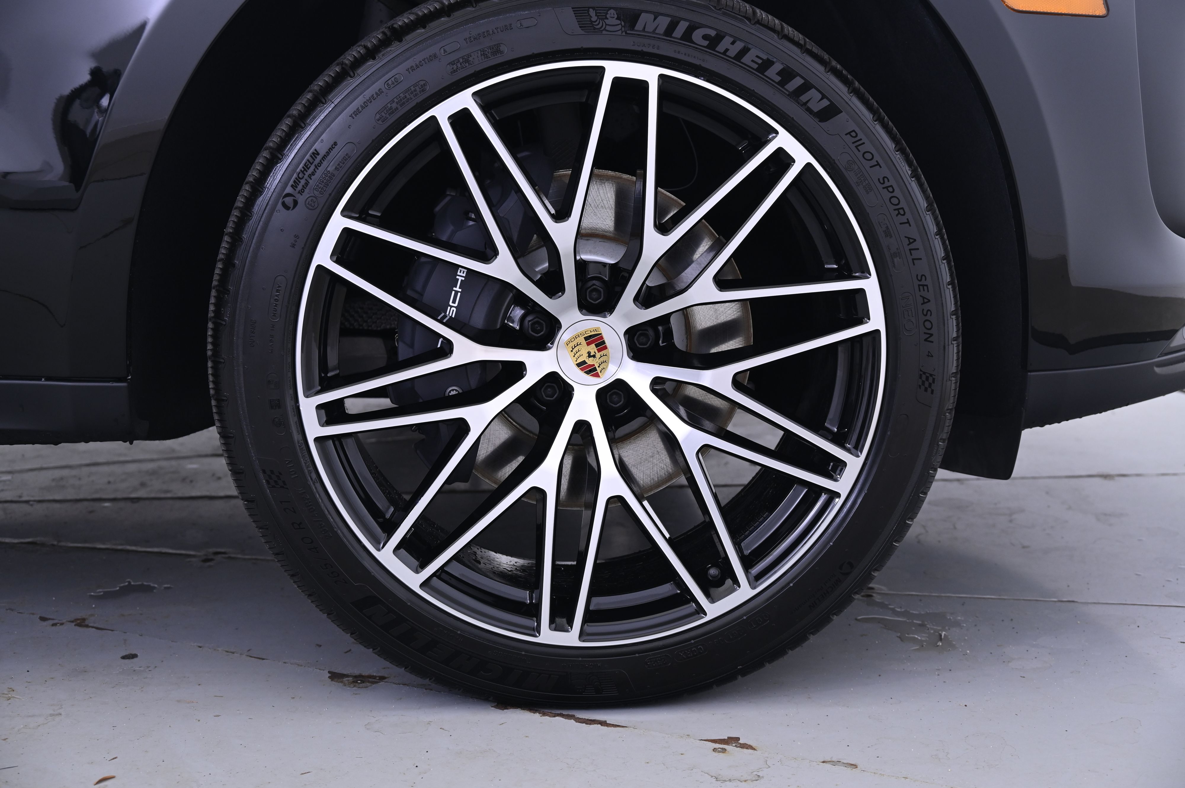 Thumbnail: 2026 Porsche Macan - 14