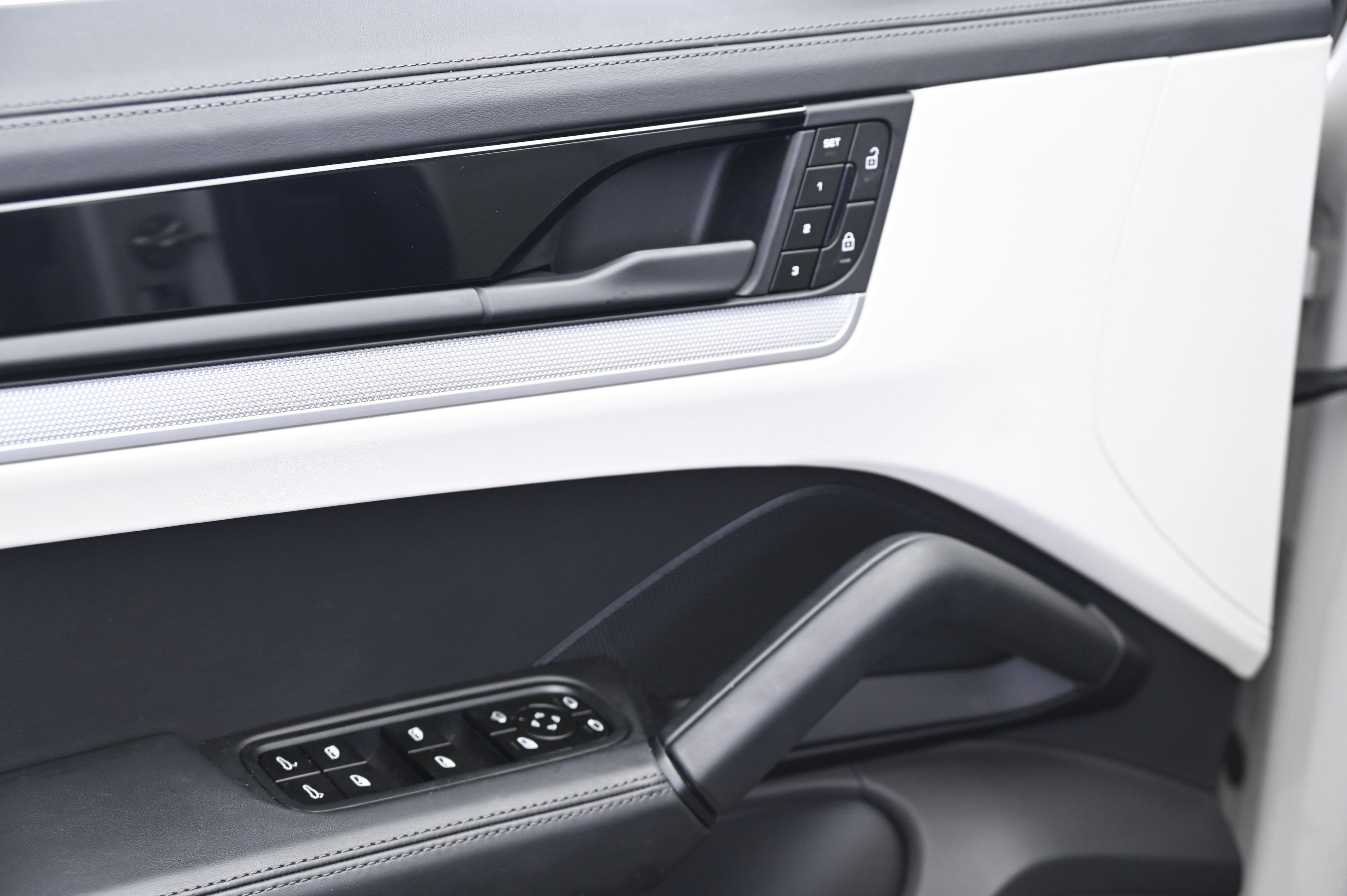 Thumbnail: 2025 Porsche Cayenne - 27