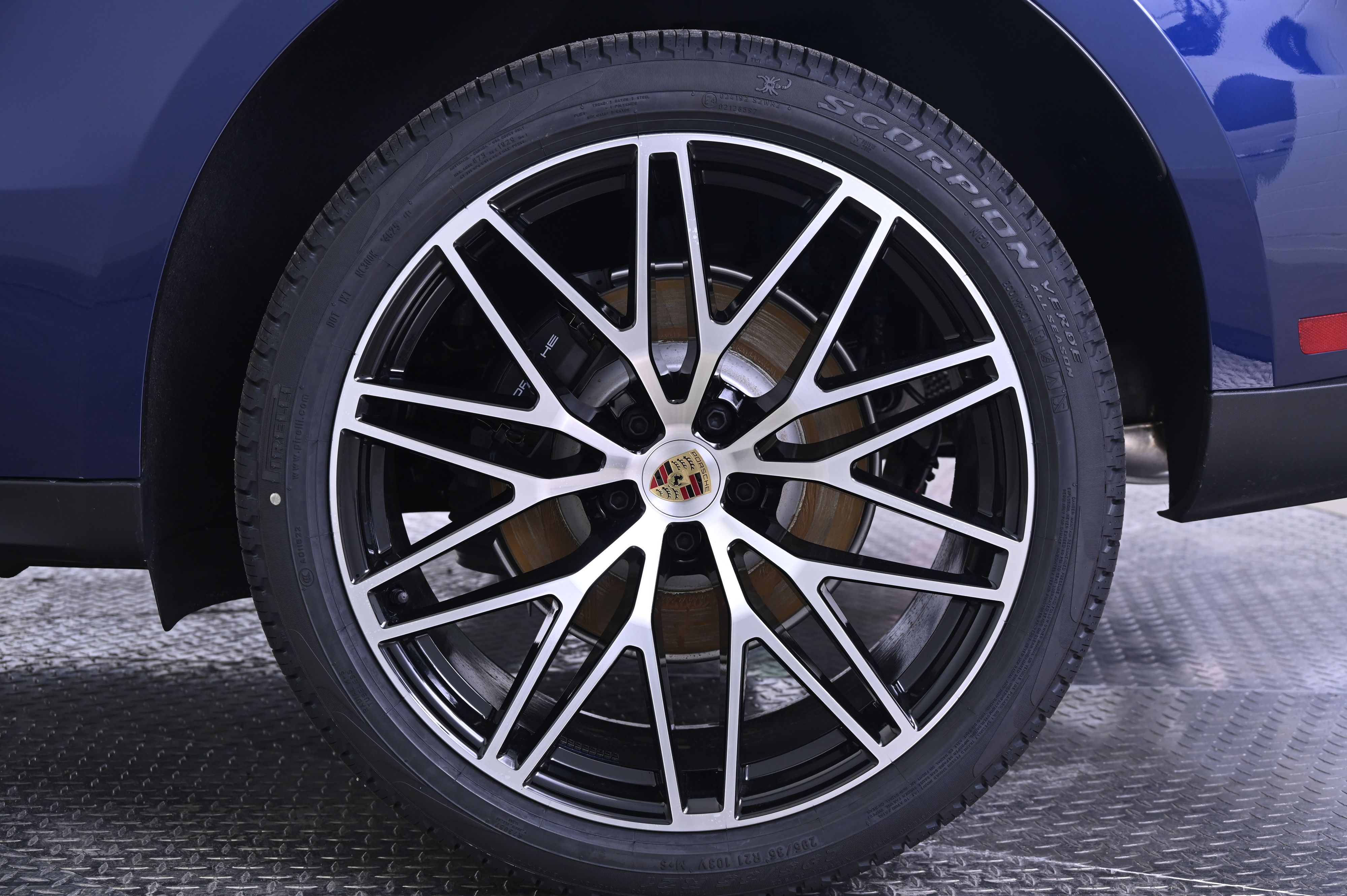 Thumbnail: 2026 Porsche Macan - 12