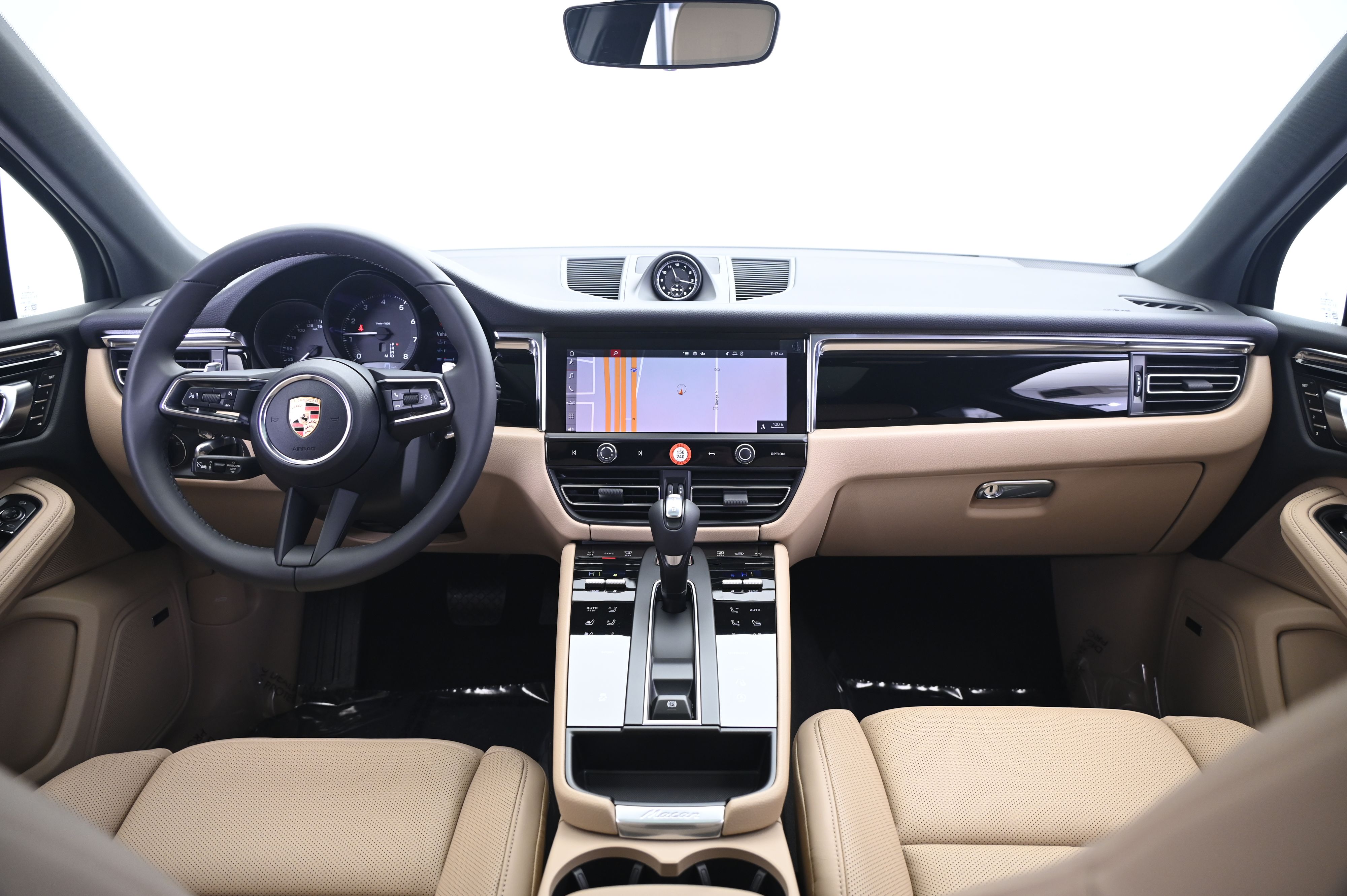 Thumbnail: 2026 Porsche Macan - 31