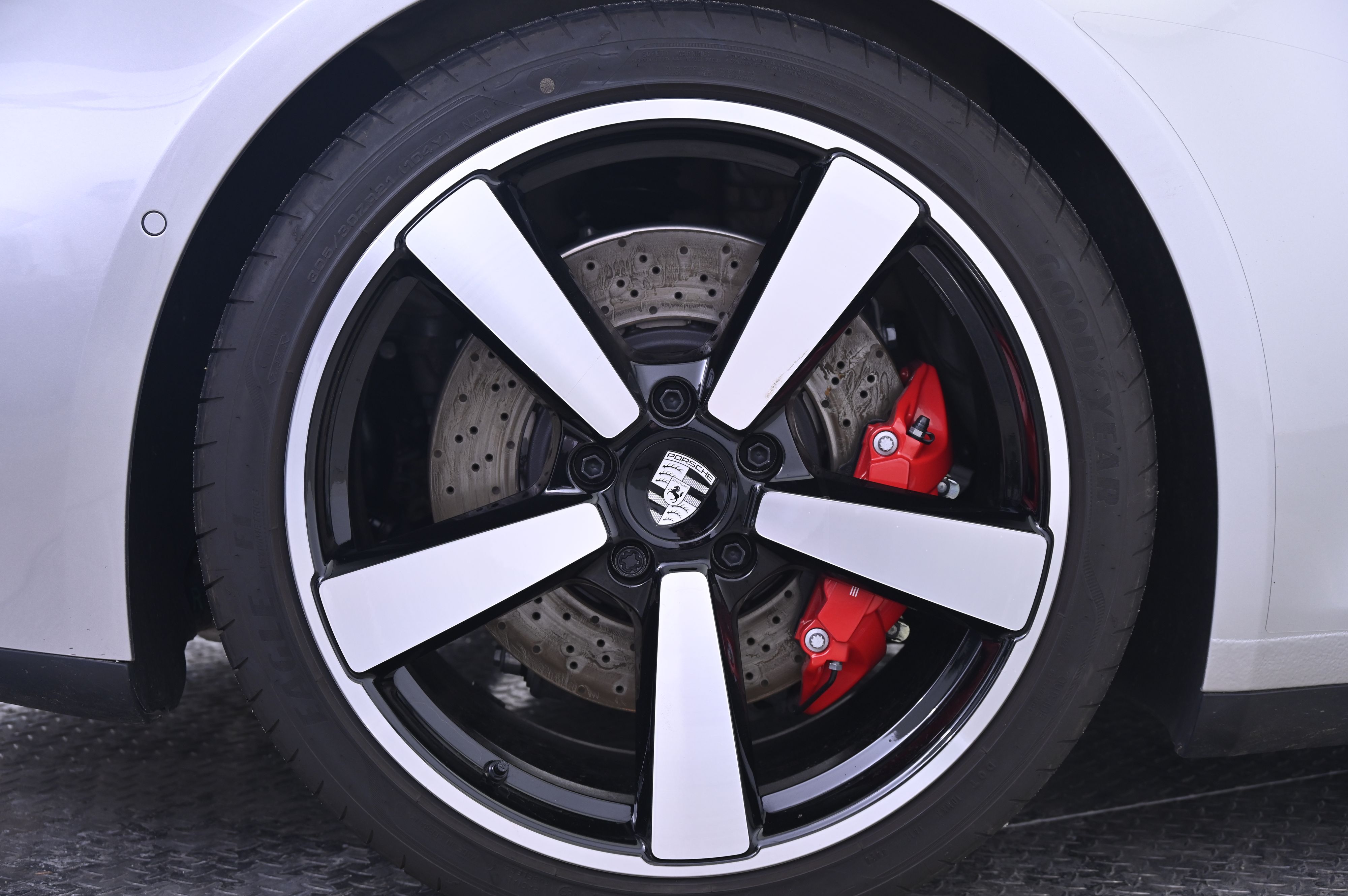 Thumbnail: 2025 Porsche 911 - 13