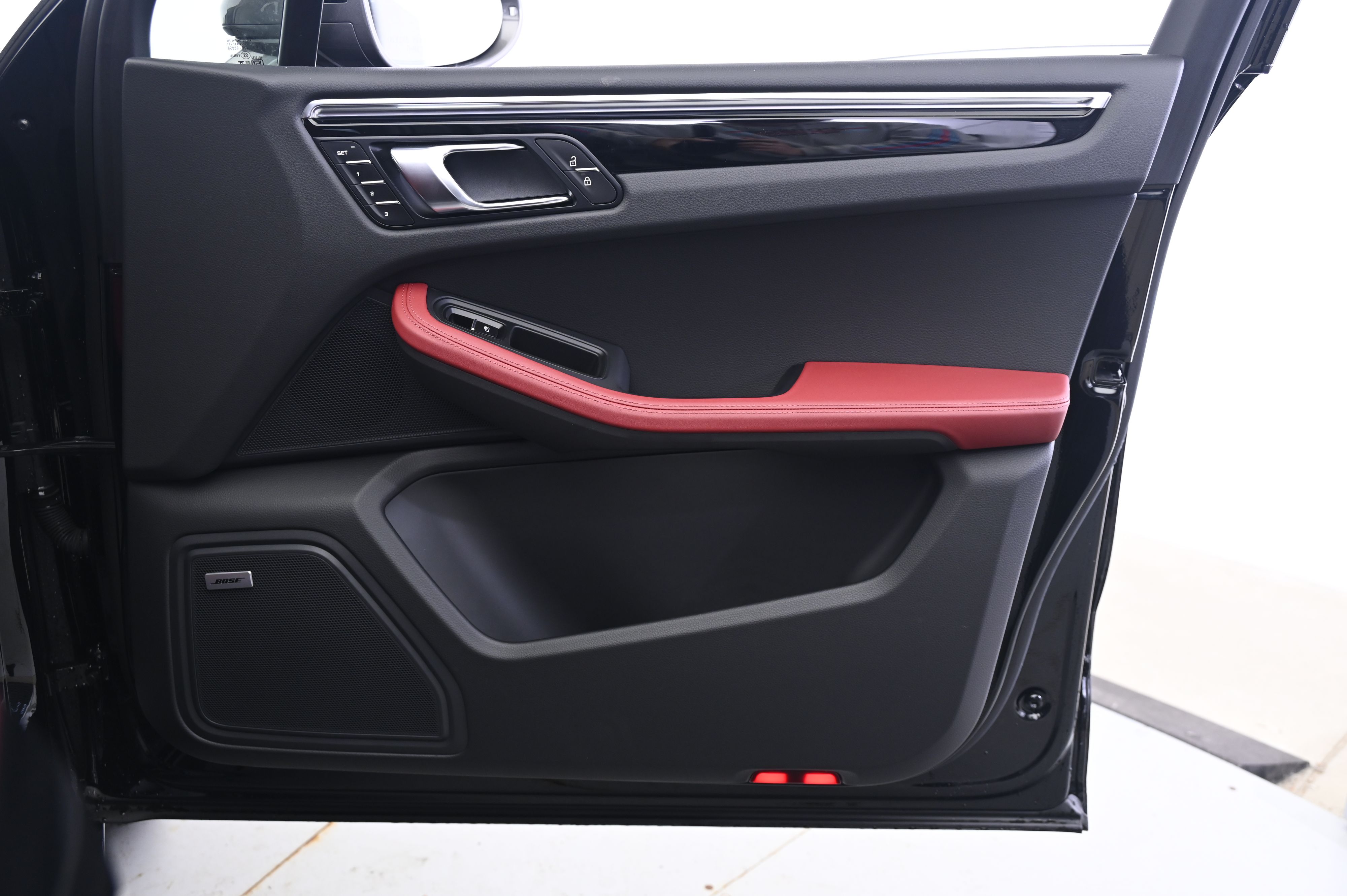 Thumbnail: 2025 Porsche Macan - 20