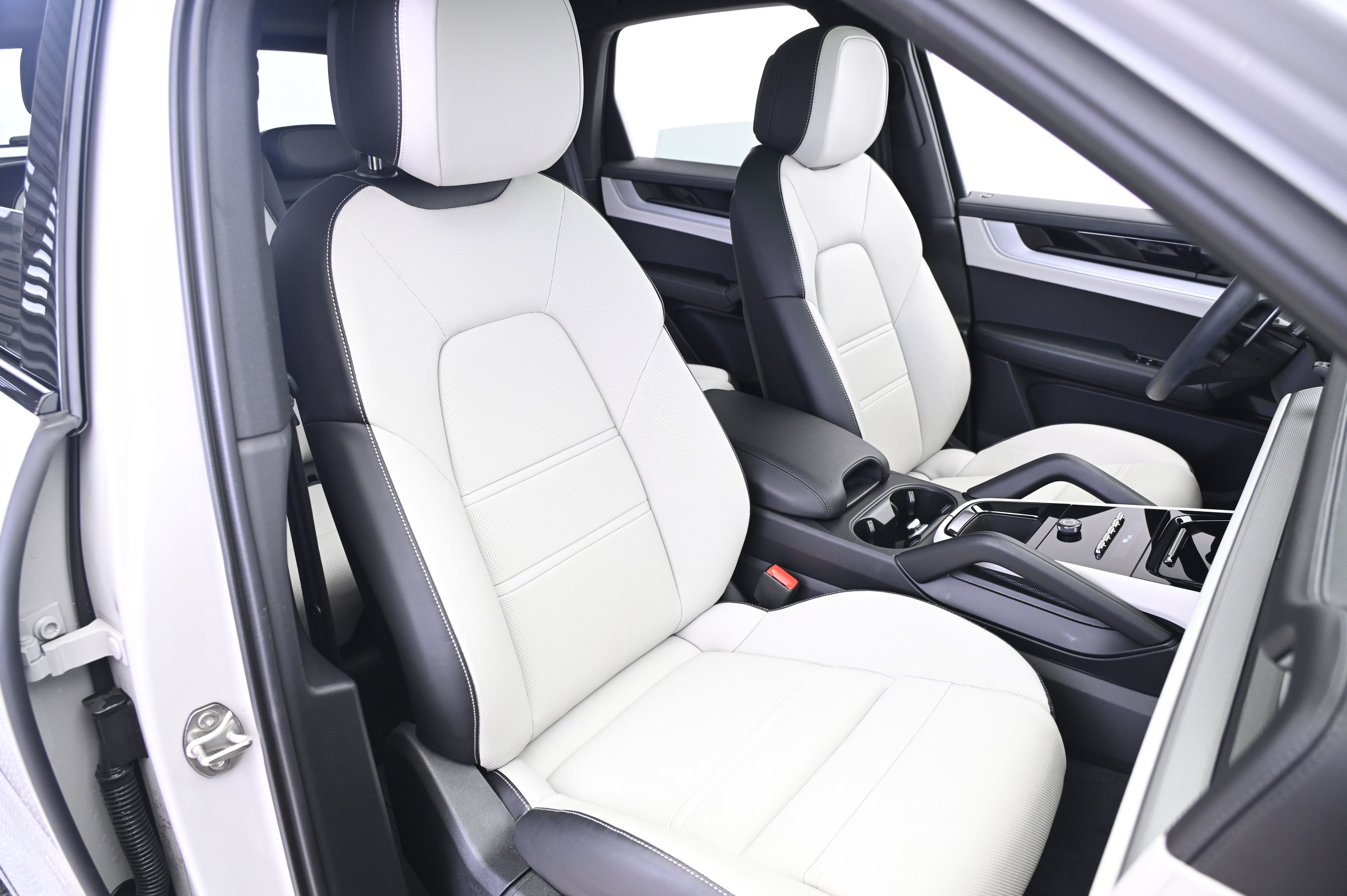 Thumbnail: 2025 Porsche Cayenne - 24