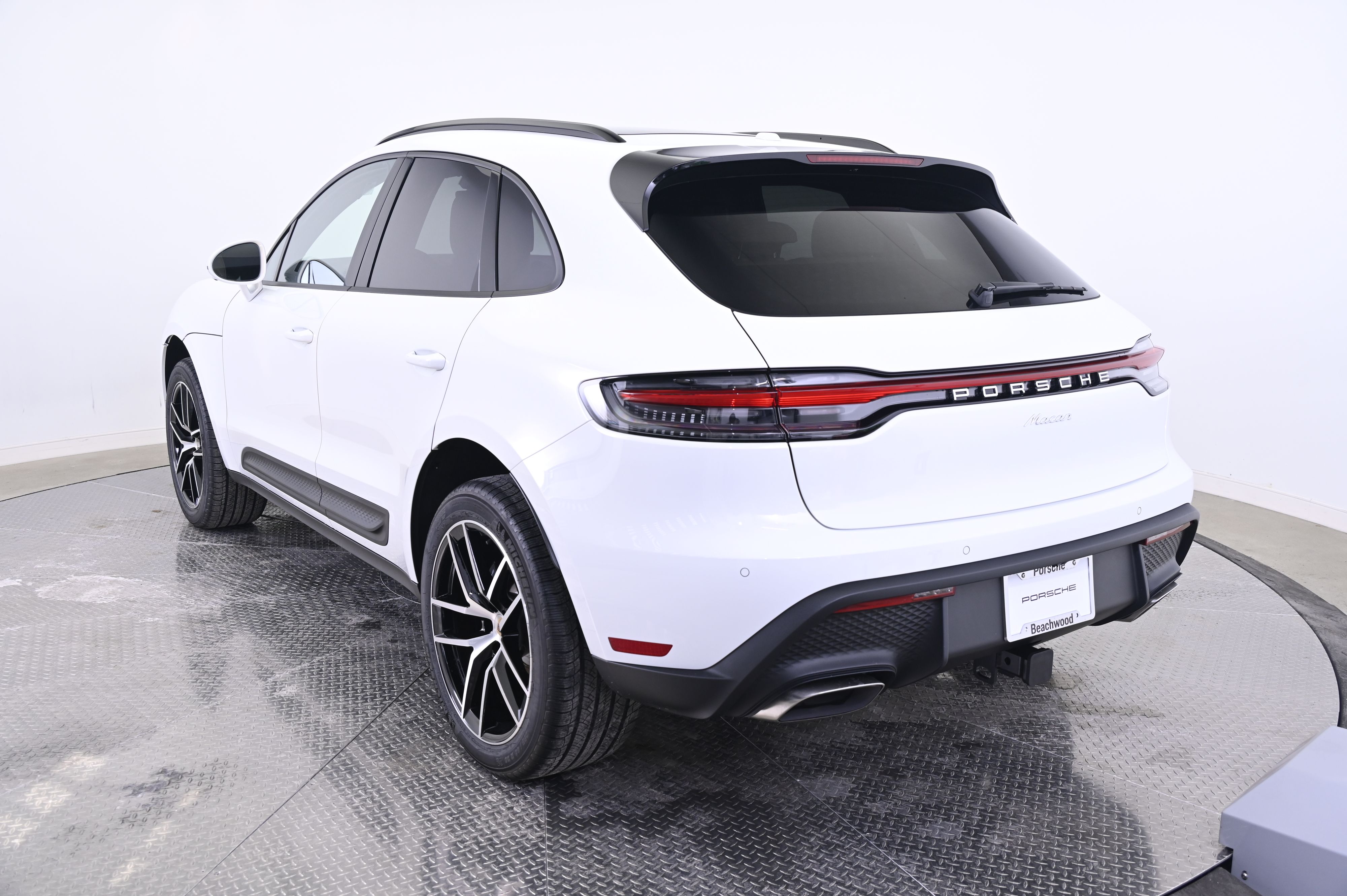 Thumbnail: 2026 Porsche Macan - 3