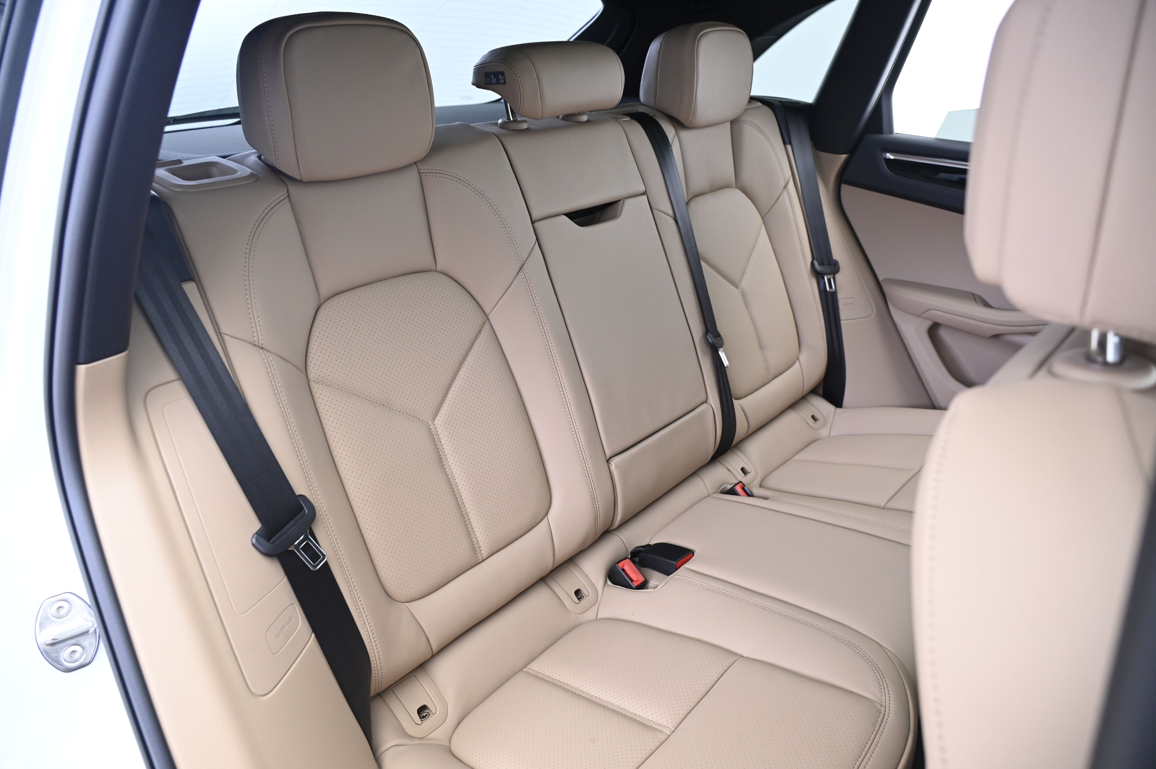 Thumbnail: 2026 Porsche Macan - 19